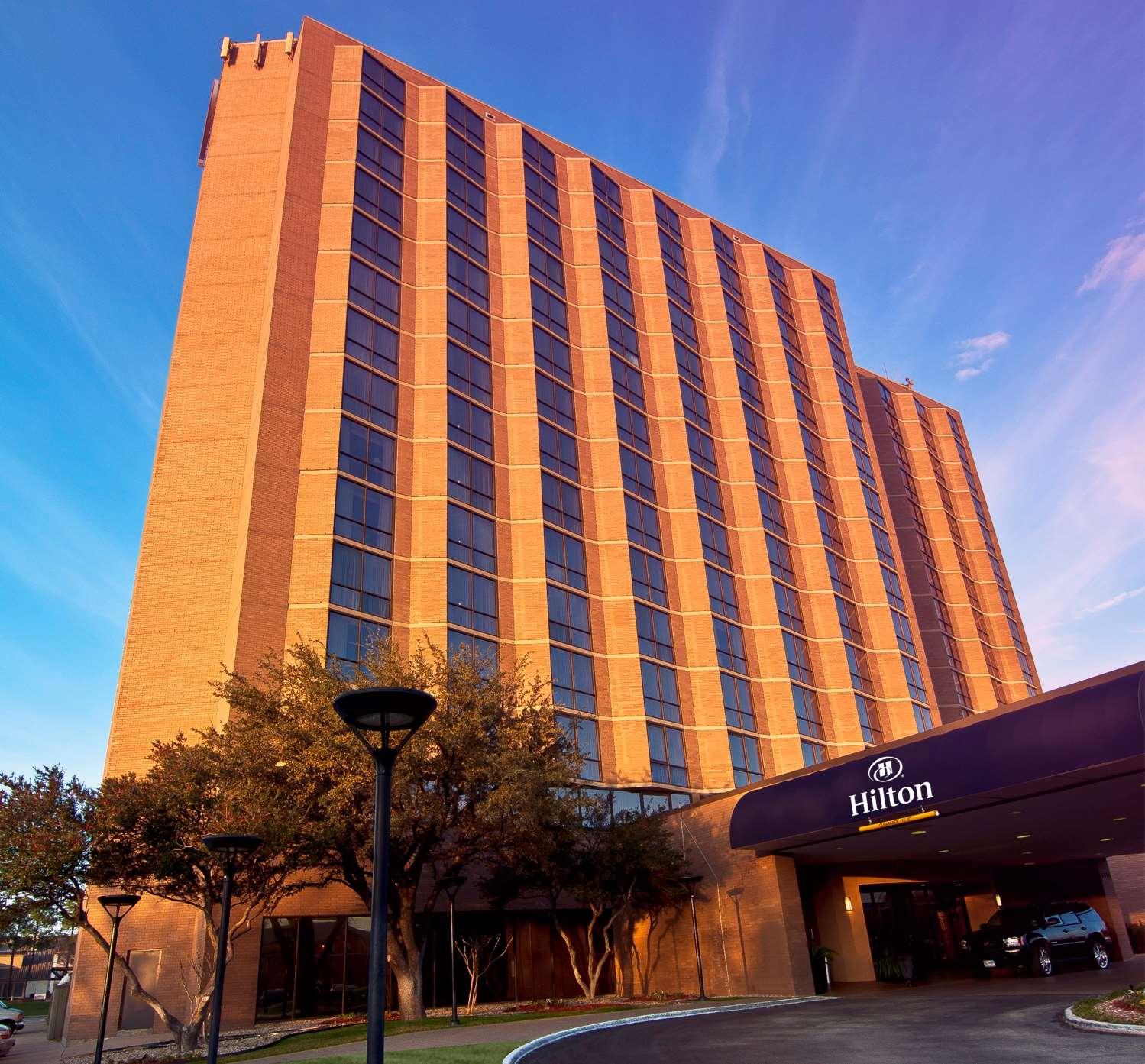 Hilton Arlington — photo 4
