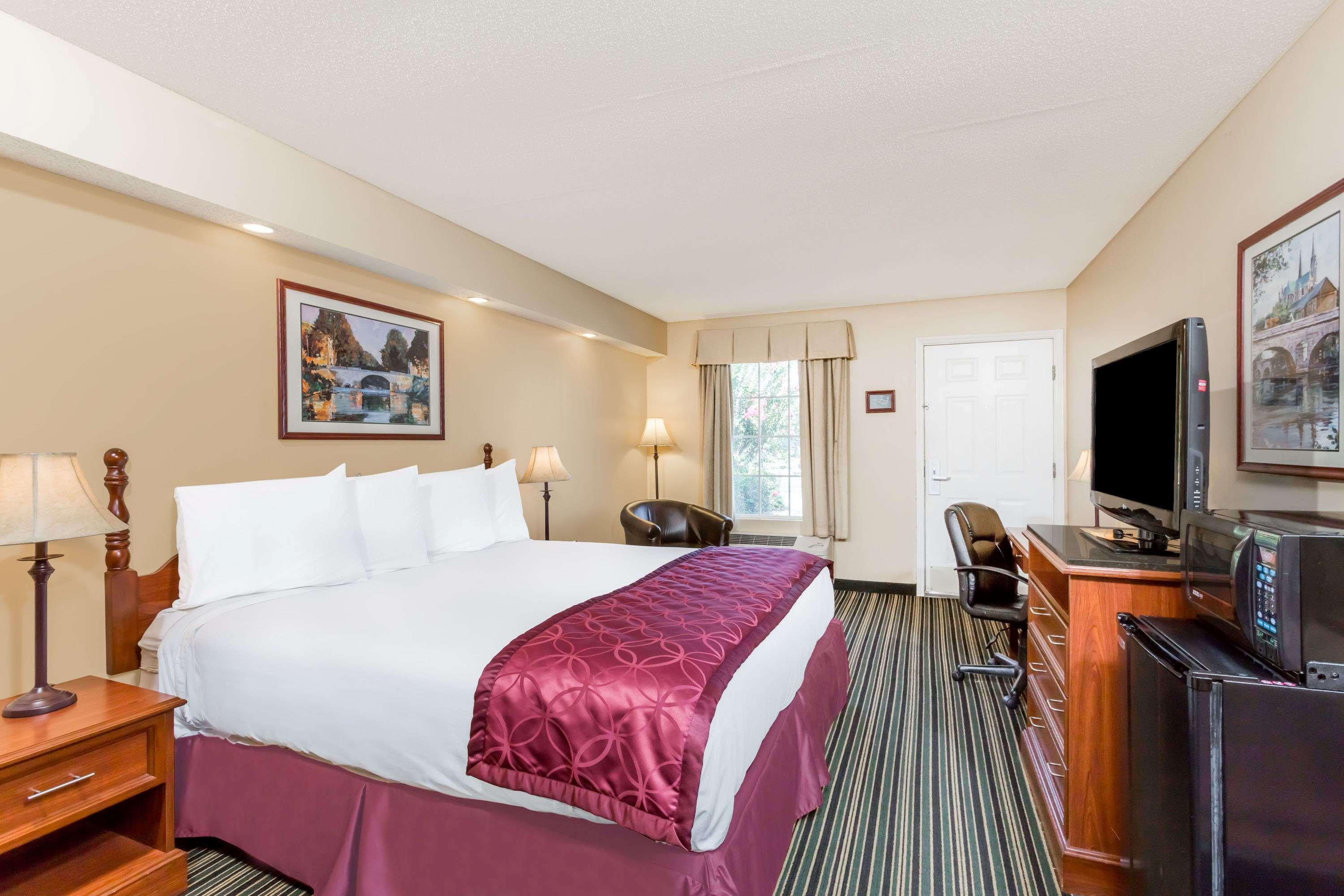 Super 8 By Wyndham Orangeburg North — photo 5