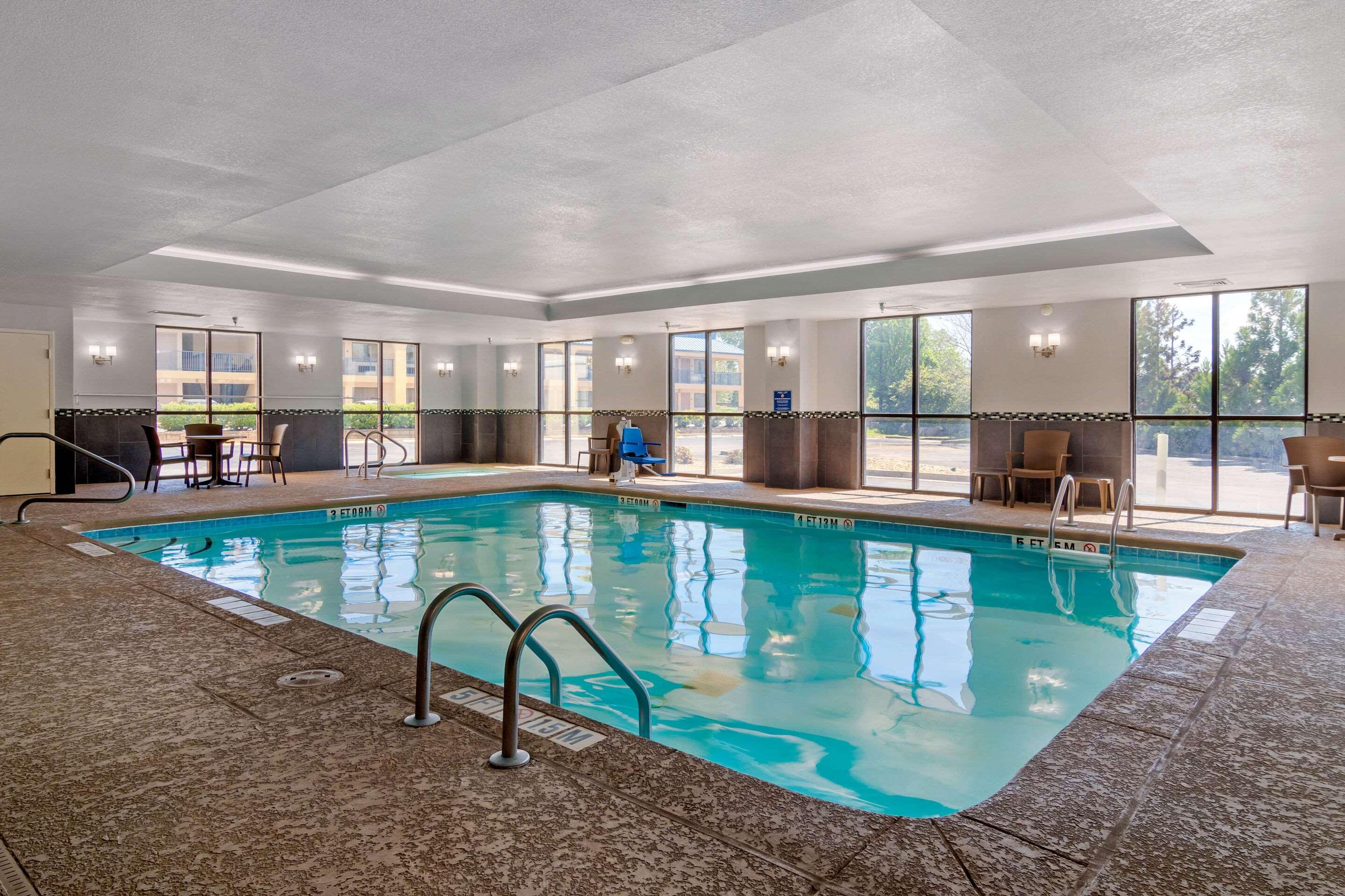 Comfort Suites — photo 4