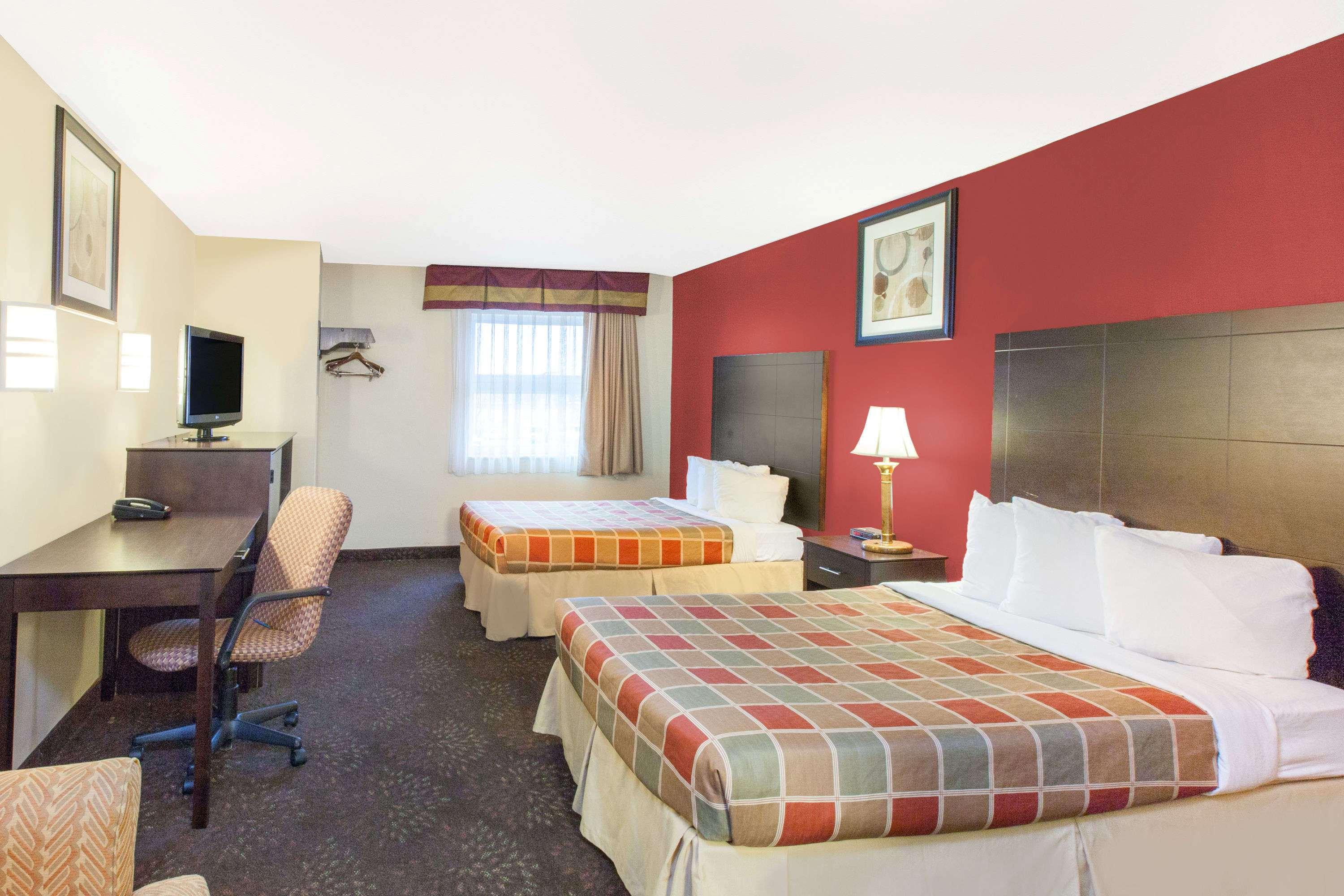 Travelodge Romulus Detroit Airport — photo 4