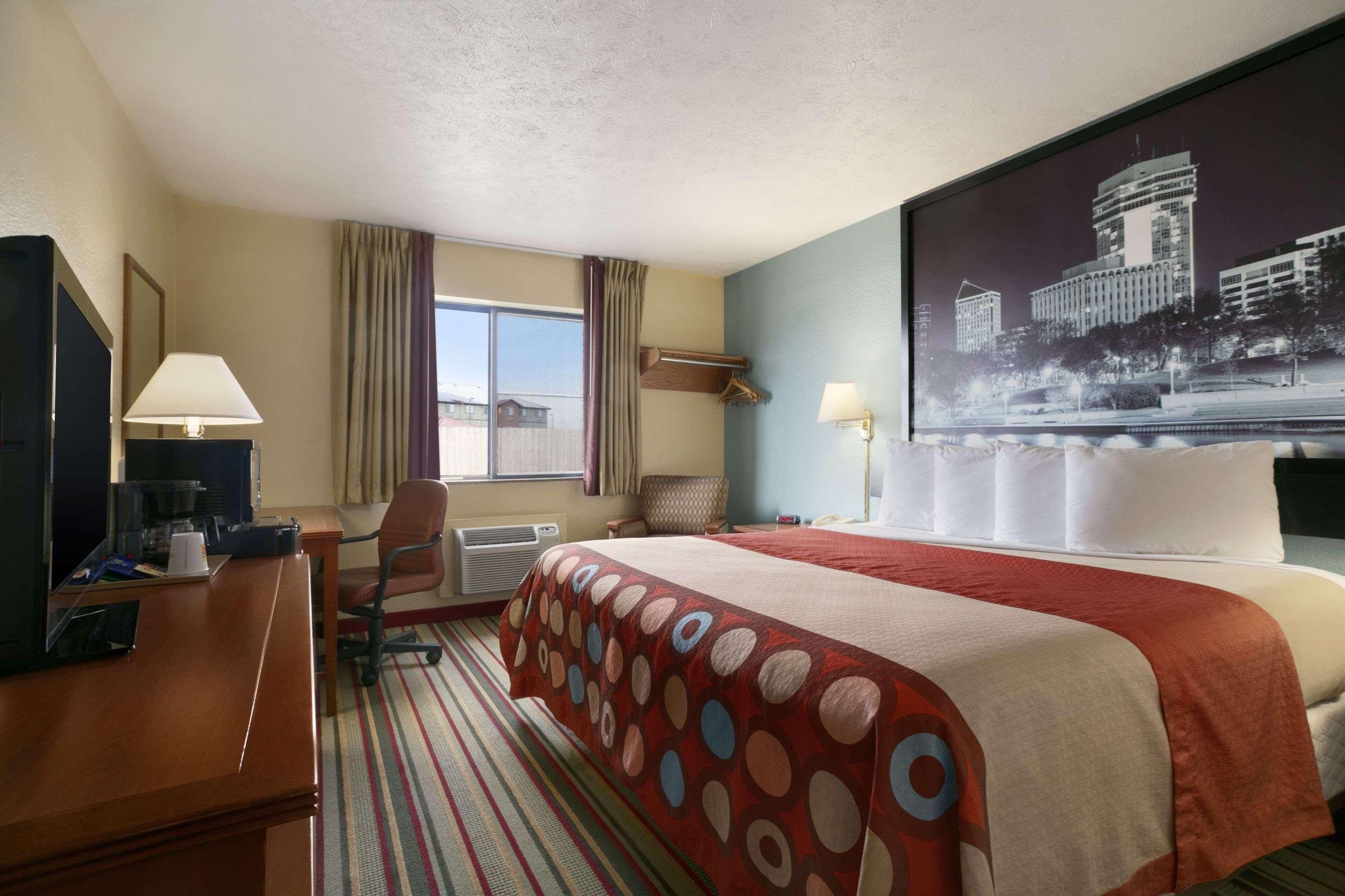Super 8 by Wyndham Park City/North Wichita Area — photo 4