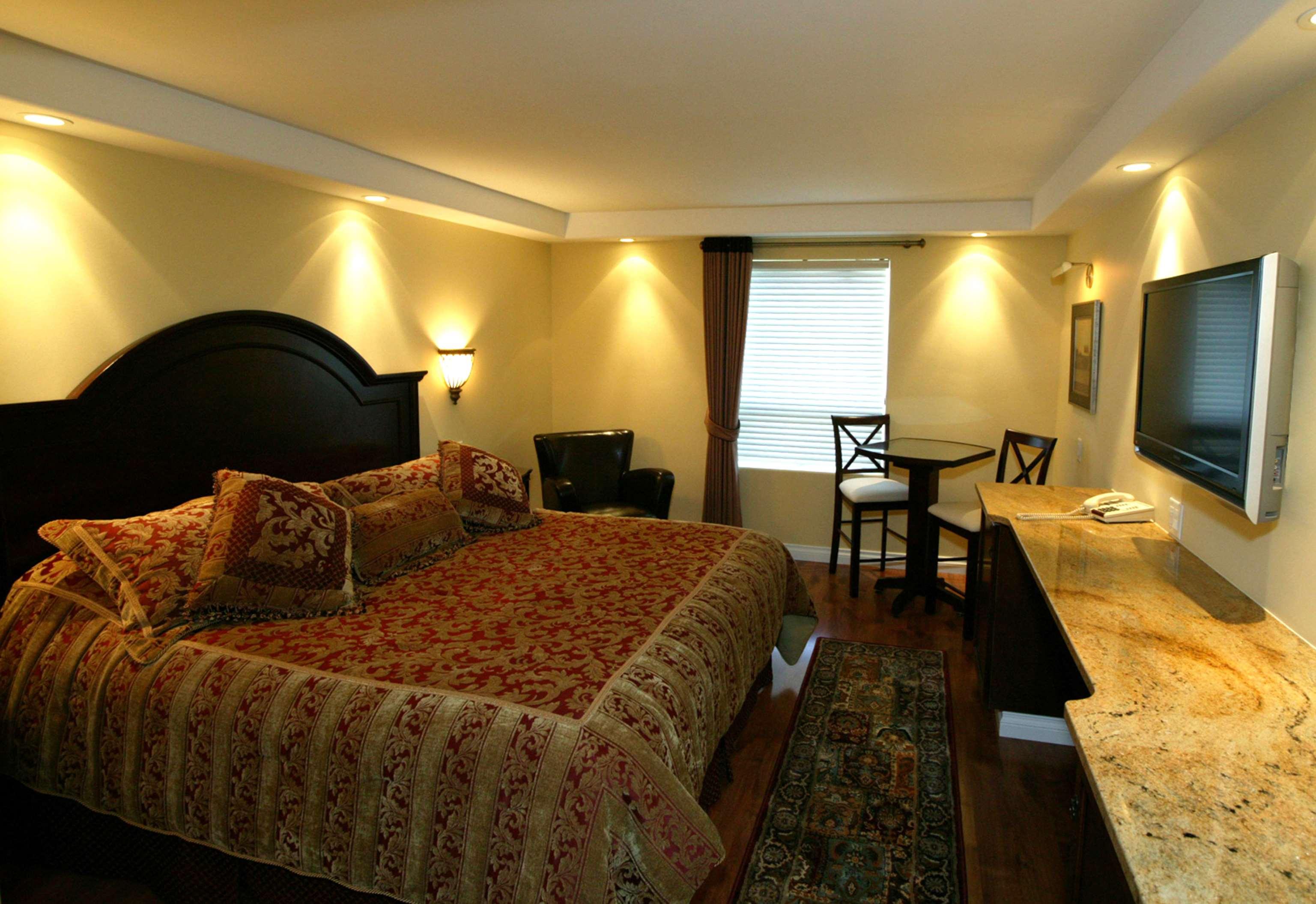 Chateau Louis Edmonton — photo 4