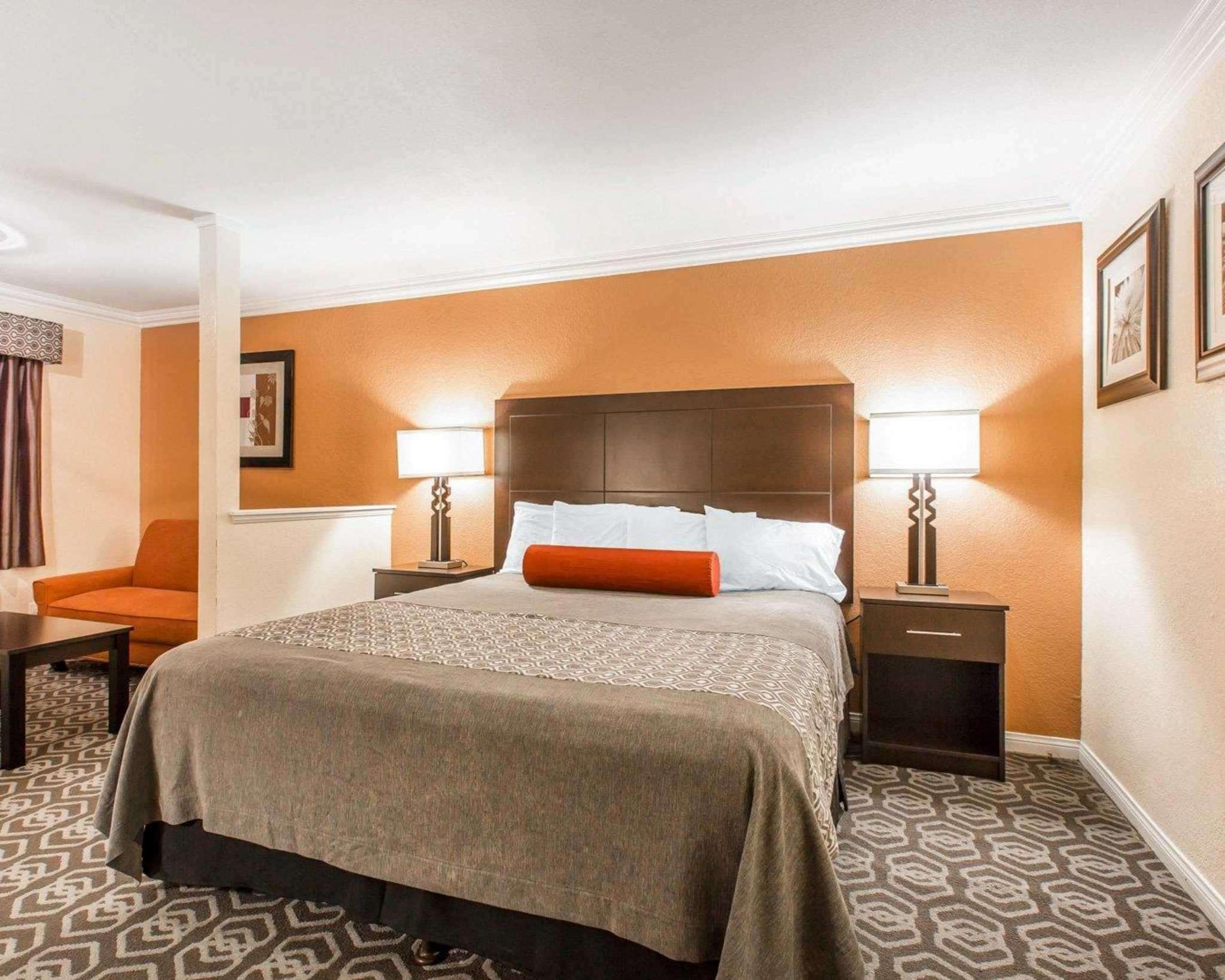 Rodeway Inn & Suites — photo 5