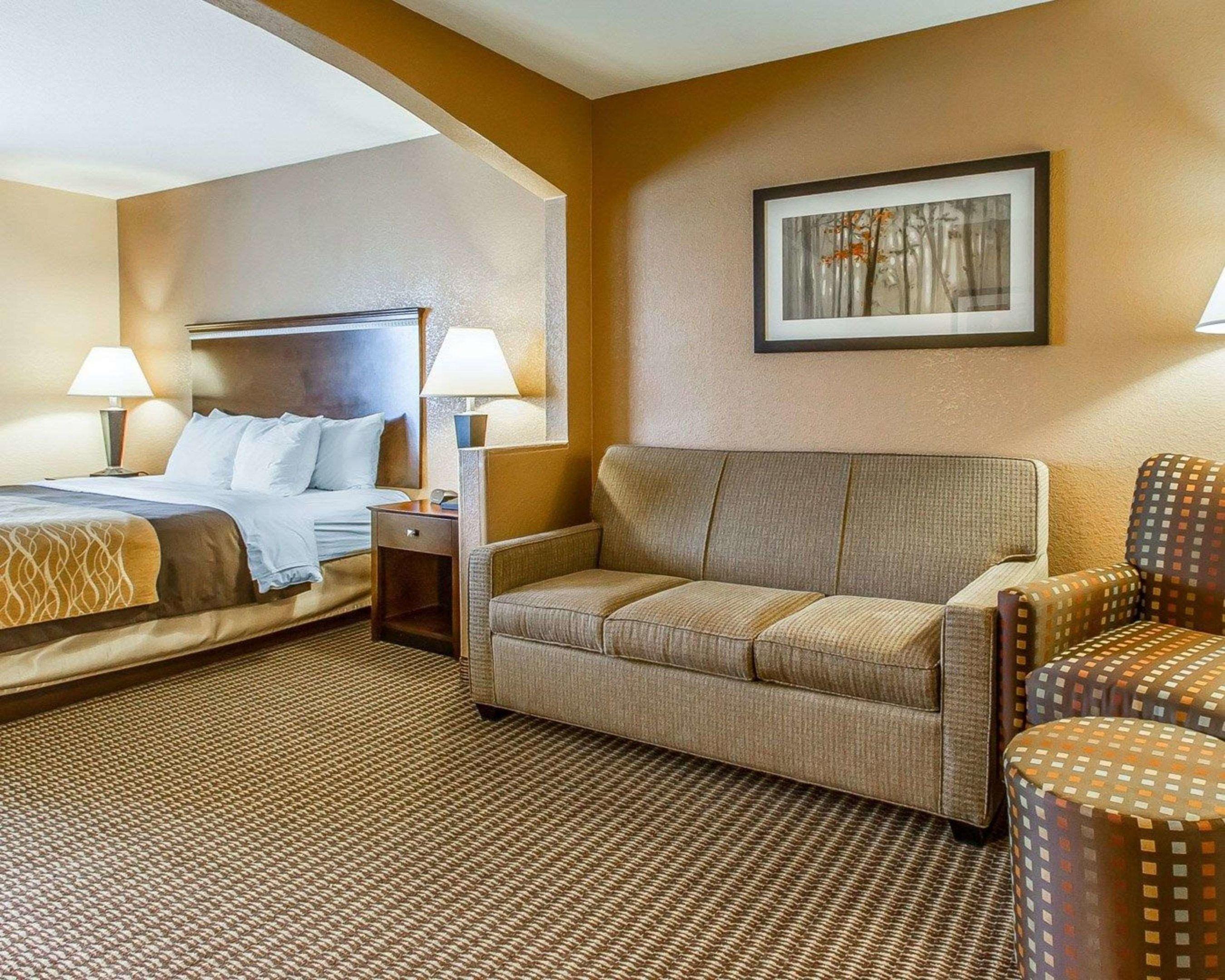 Comfort Inn & Suites — photo 3