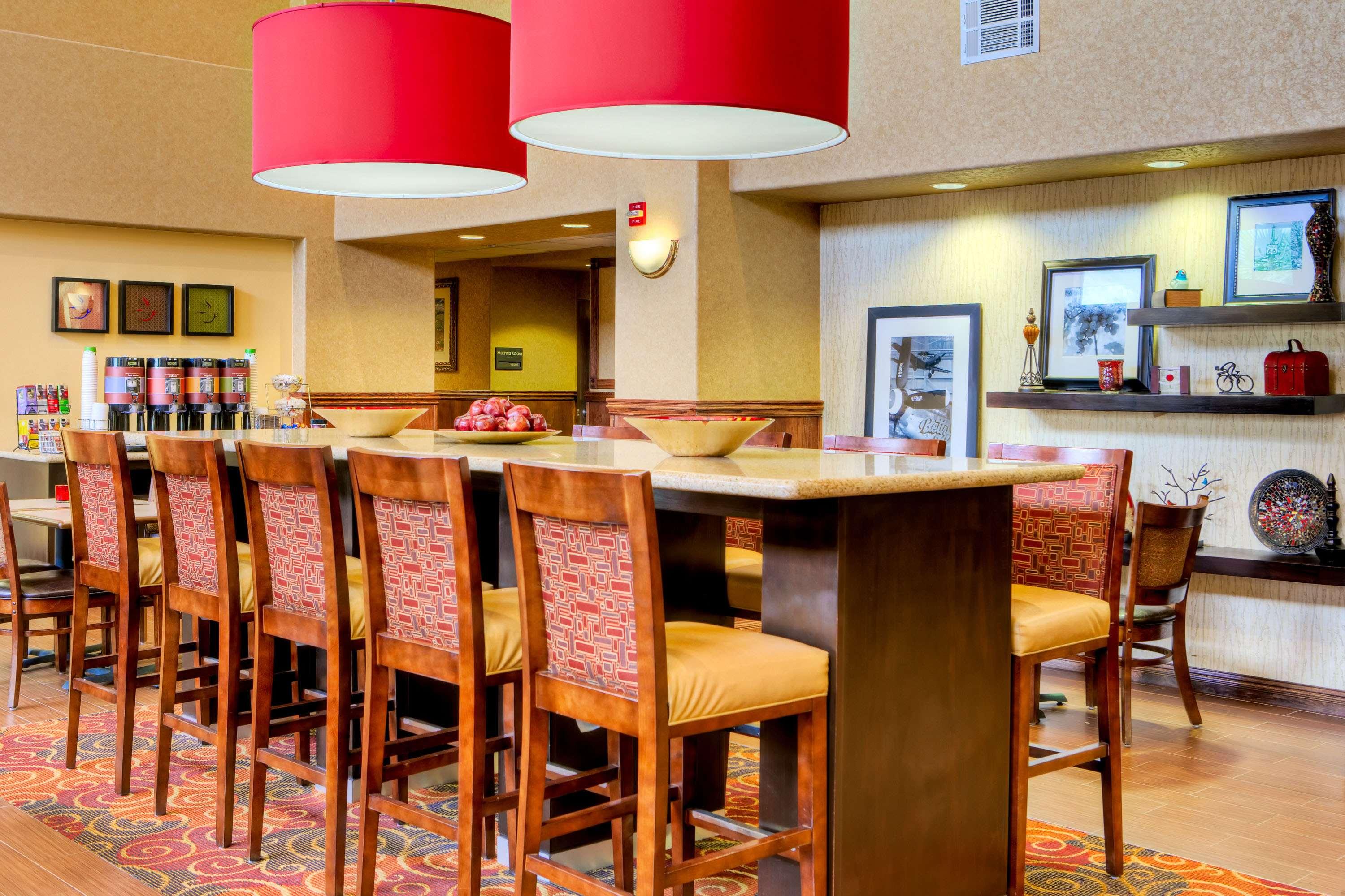 Hampton Inn & Suites Palmdale — photo 3