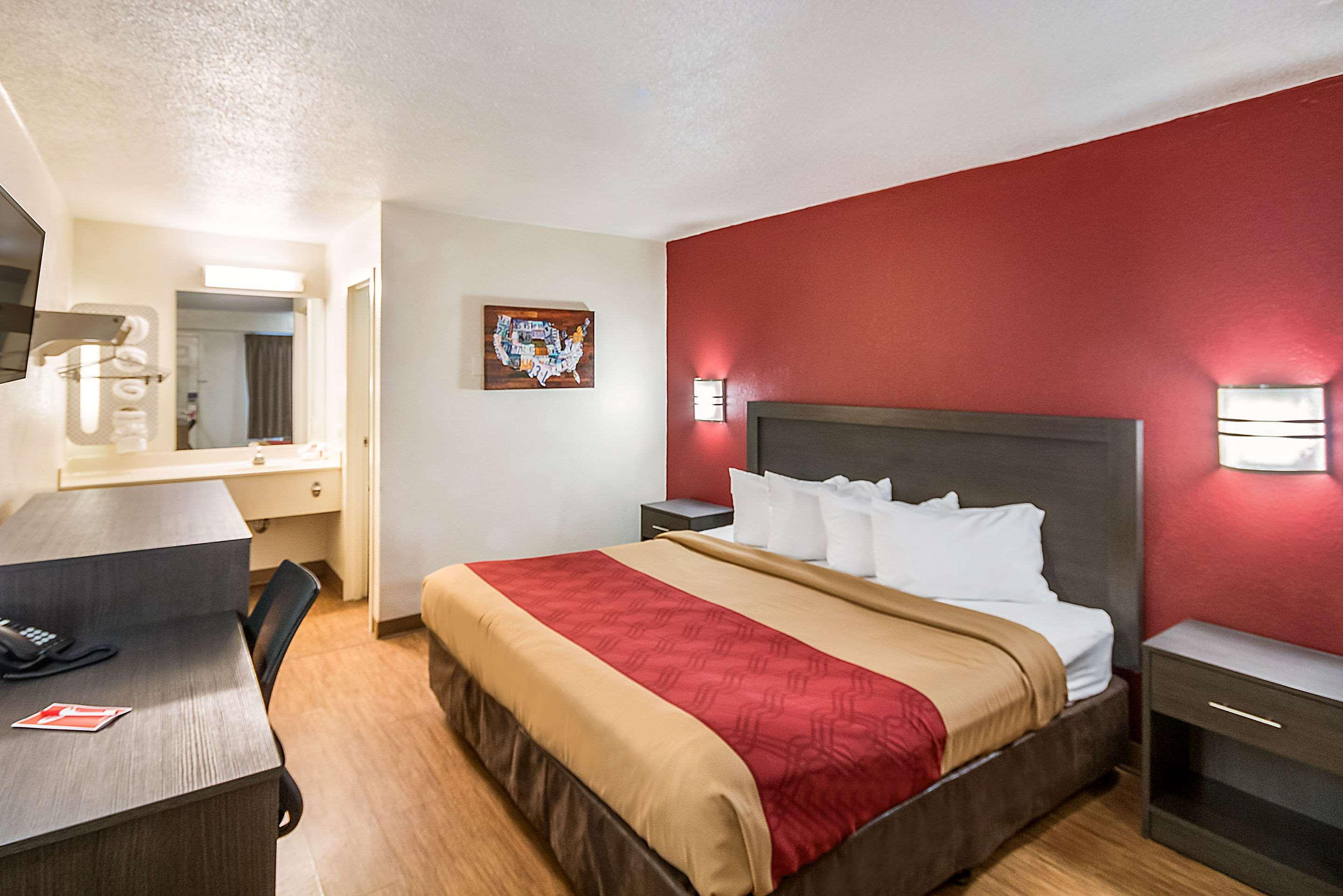Econo Lodge Charleston East — photo 4