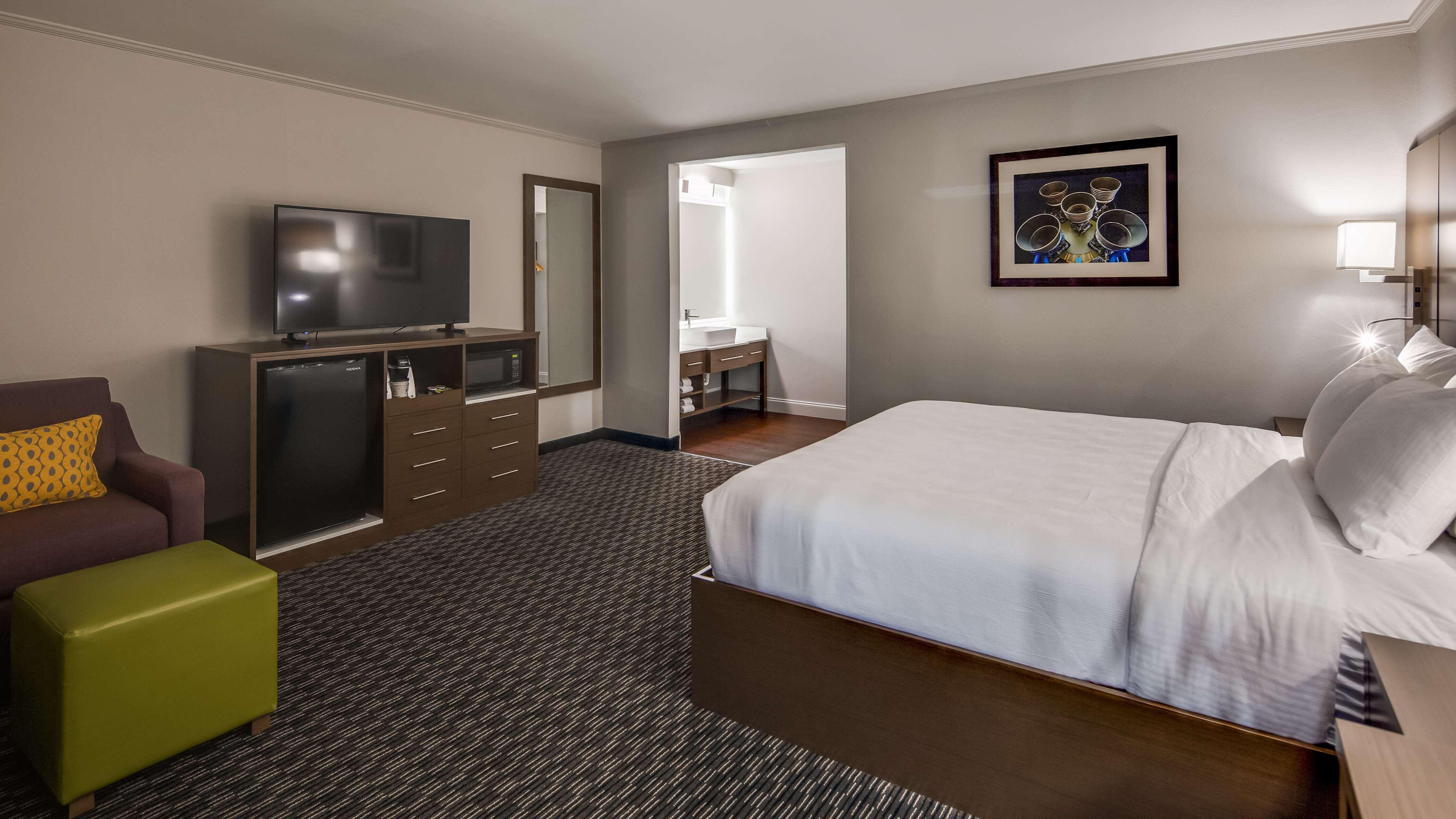 Baymont Inn & Suites Huntsville — photo 4