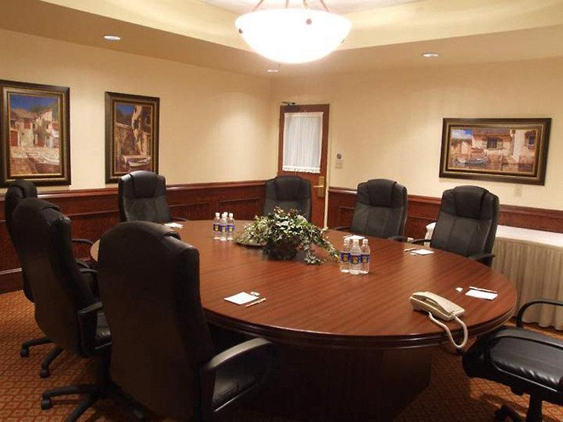 Monte Carlo Inn - Vaughan Suites — photo 4