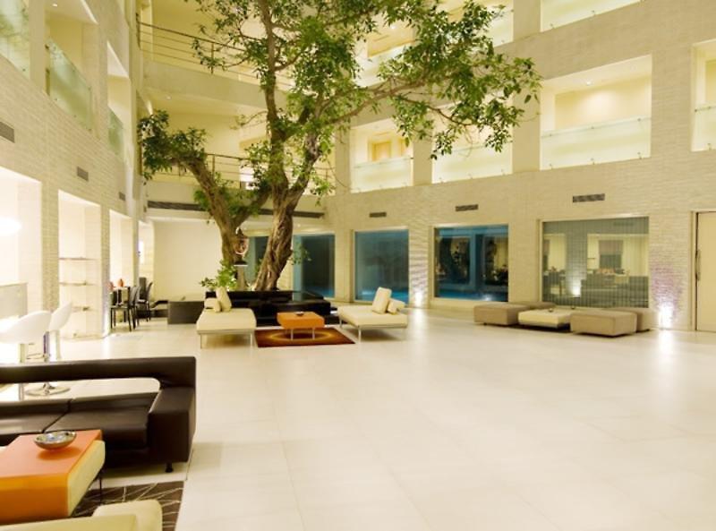 Avalon Courtyard — photo 5