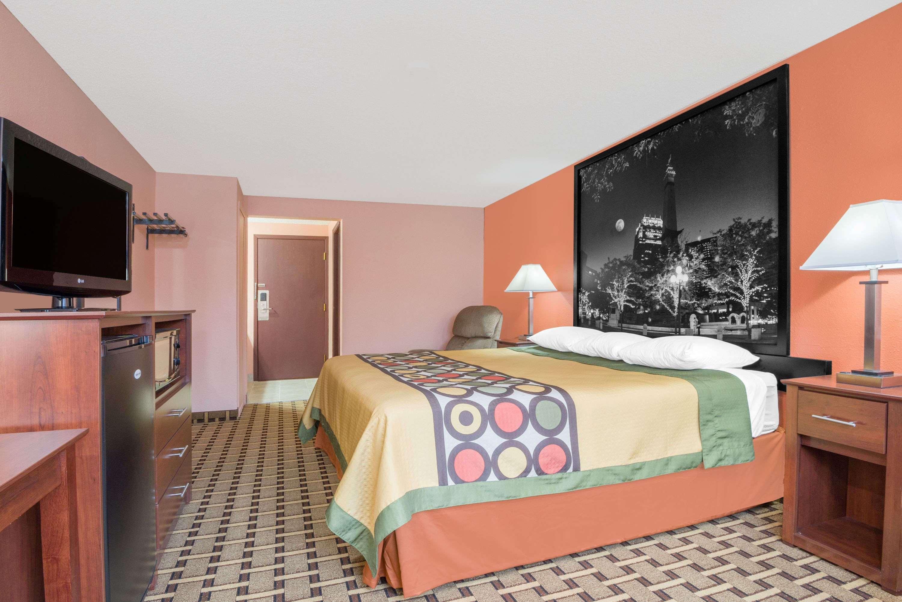 Super 8 by Wyndham Shelbyville — photo 5