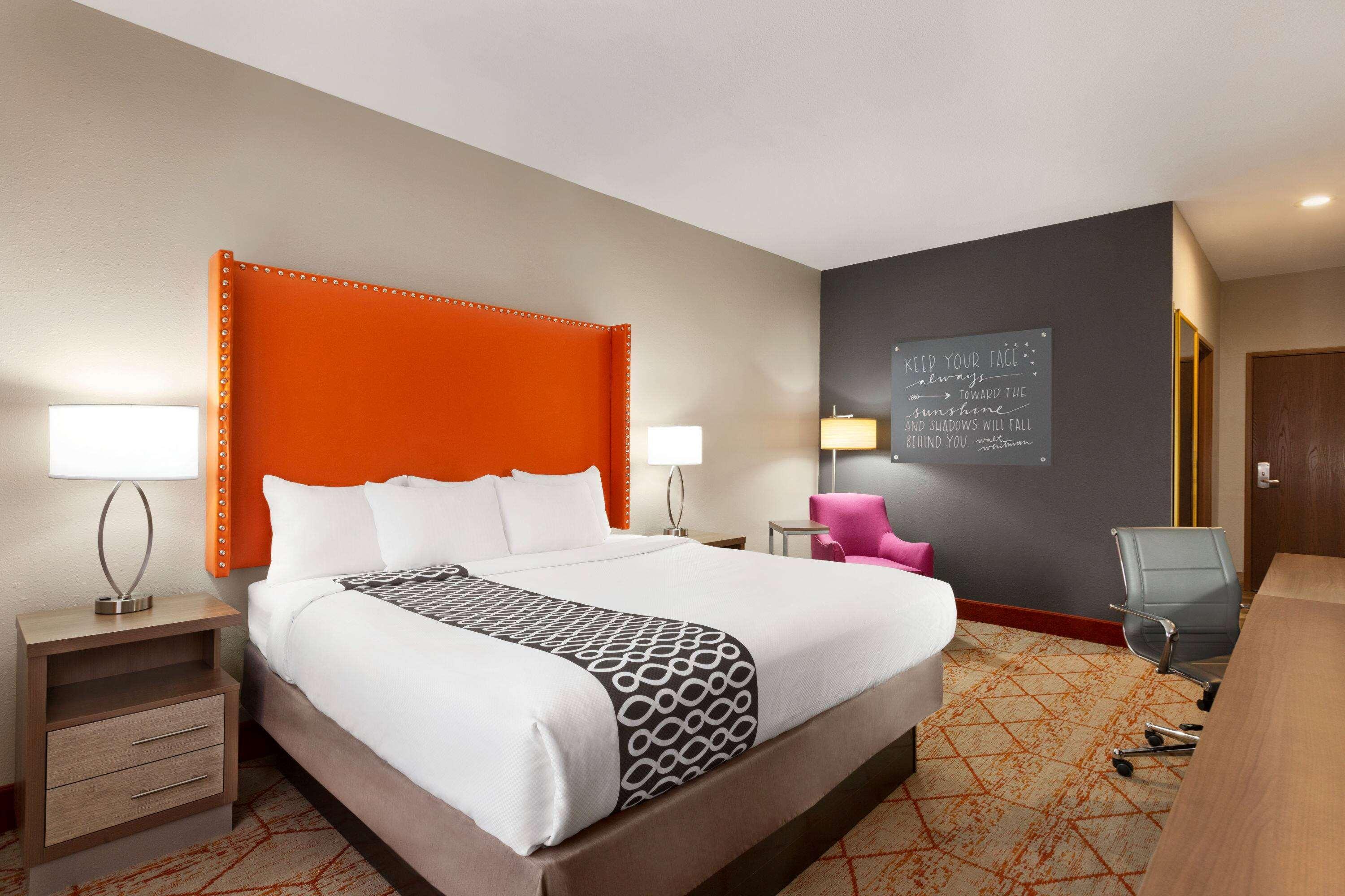 La Quinta Inn & Suites by Wyndham Lackawanna — photo 5