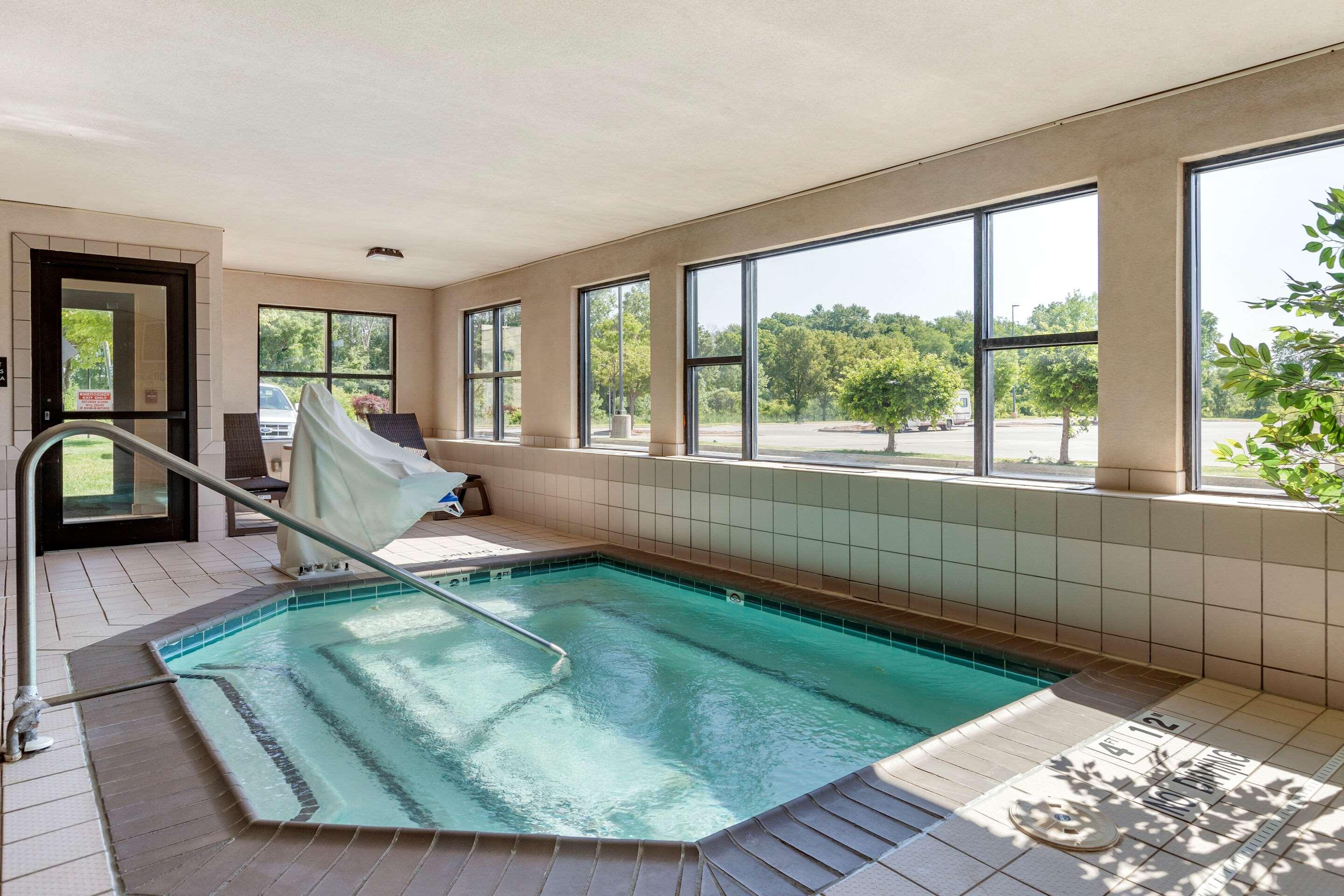 Comfort Suites Grandville - Grand Rapids SW — photo 4