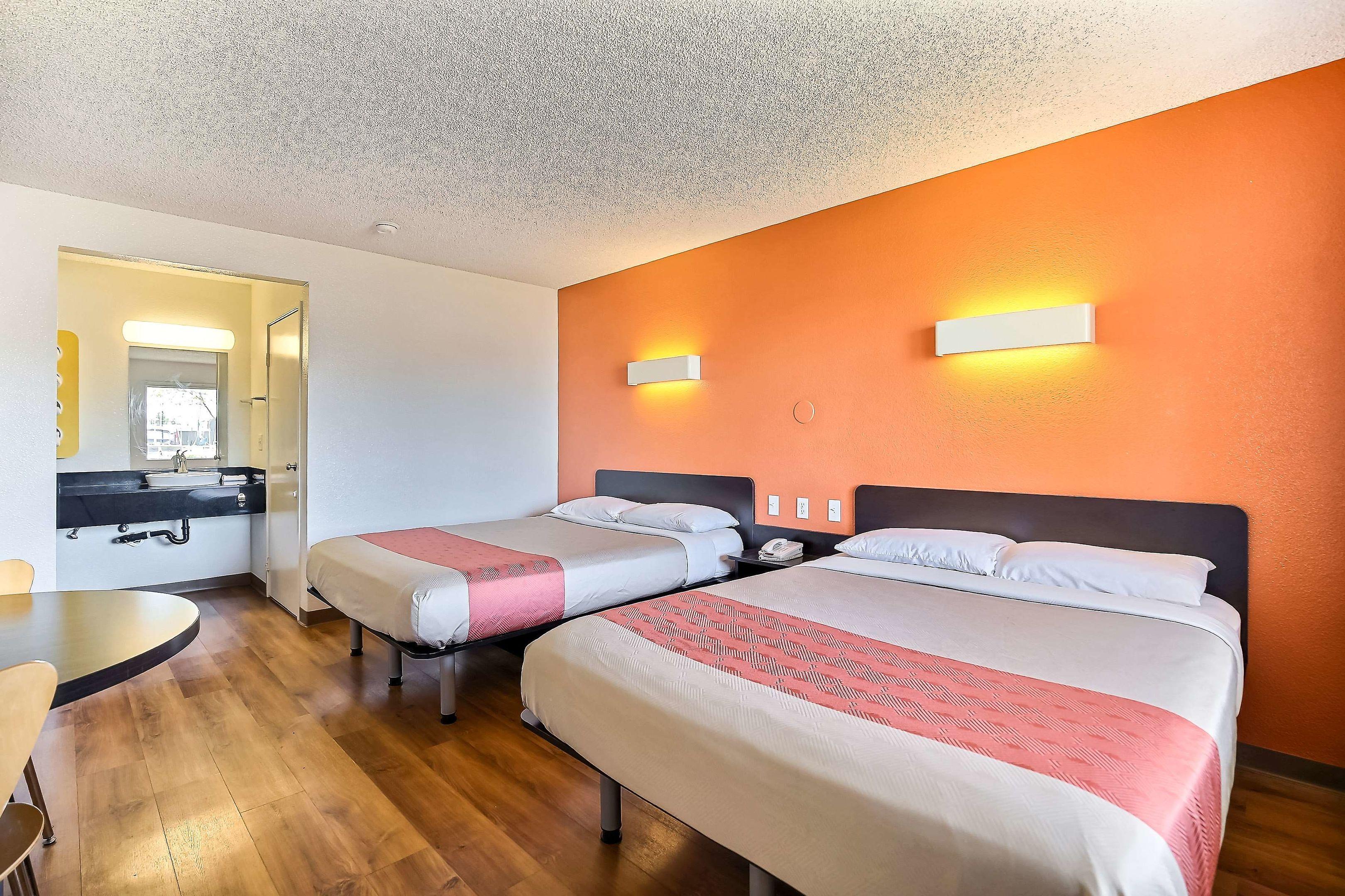 Motel 6 Oakland - Embarcadero — photo 4