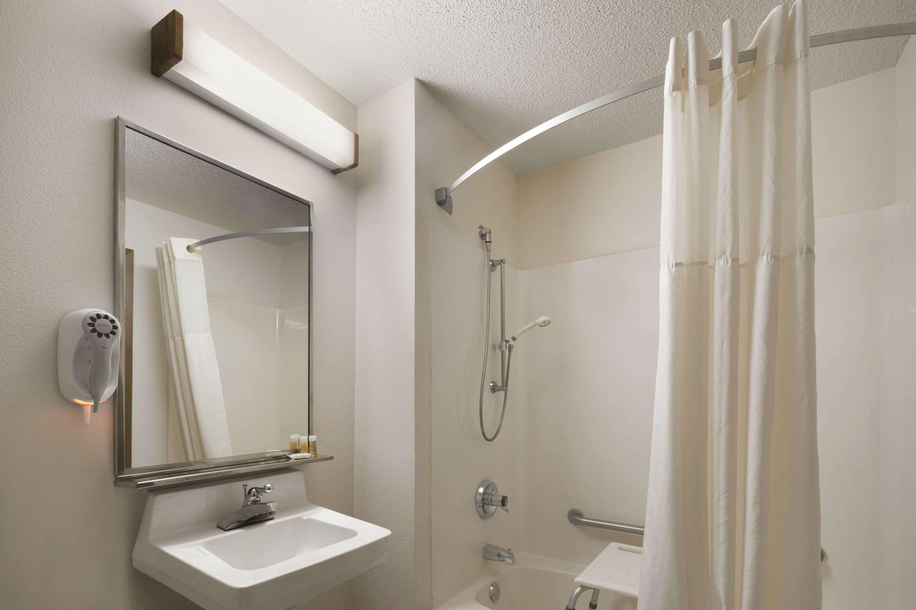 Days Inn by Wyndham Willmar — photo 5