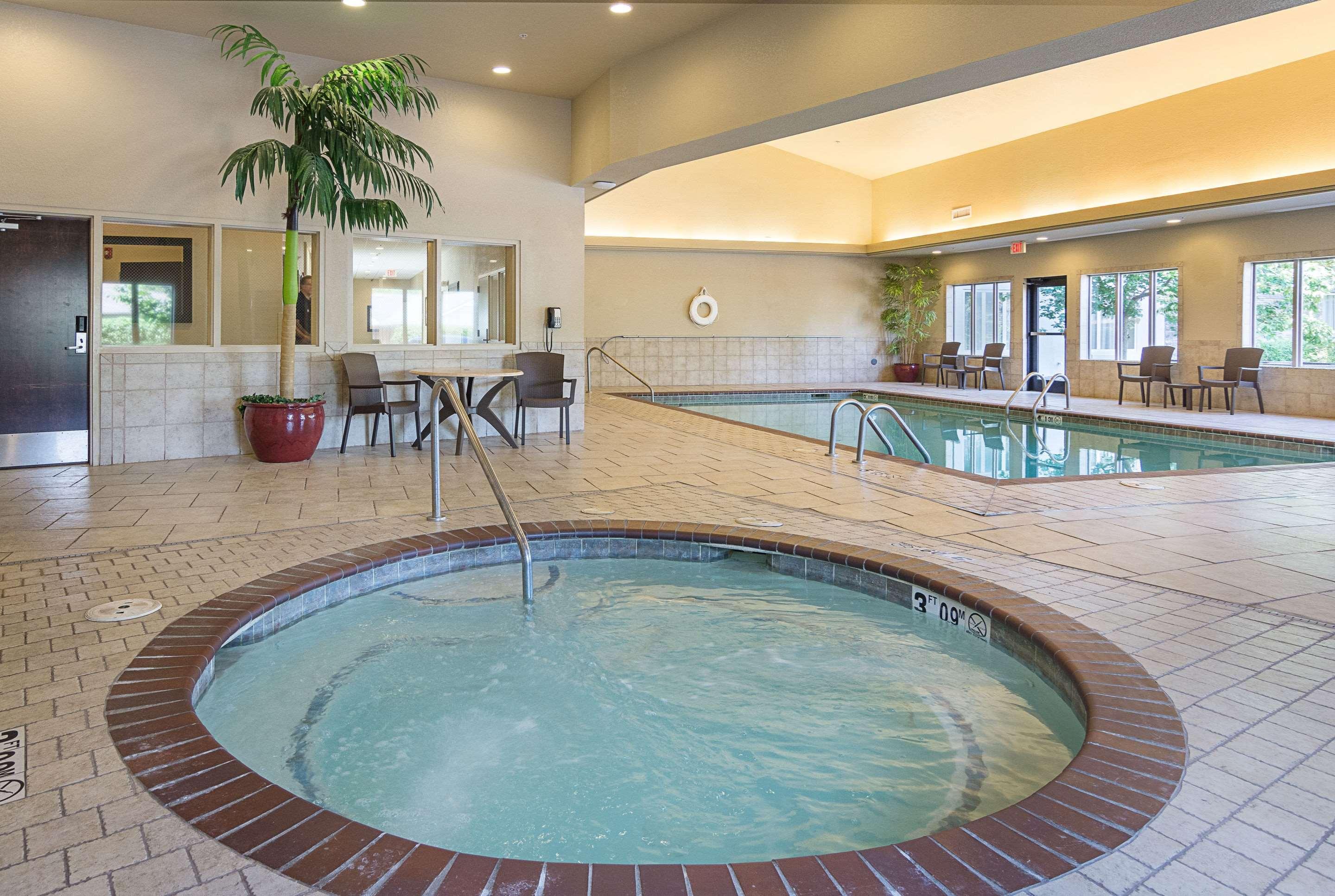 Comfort Inn Crystal Bridges — photo 5