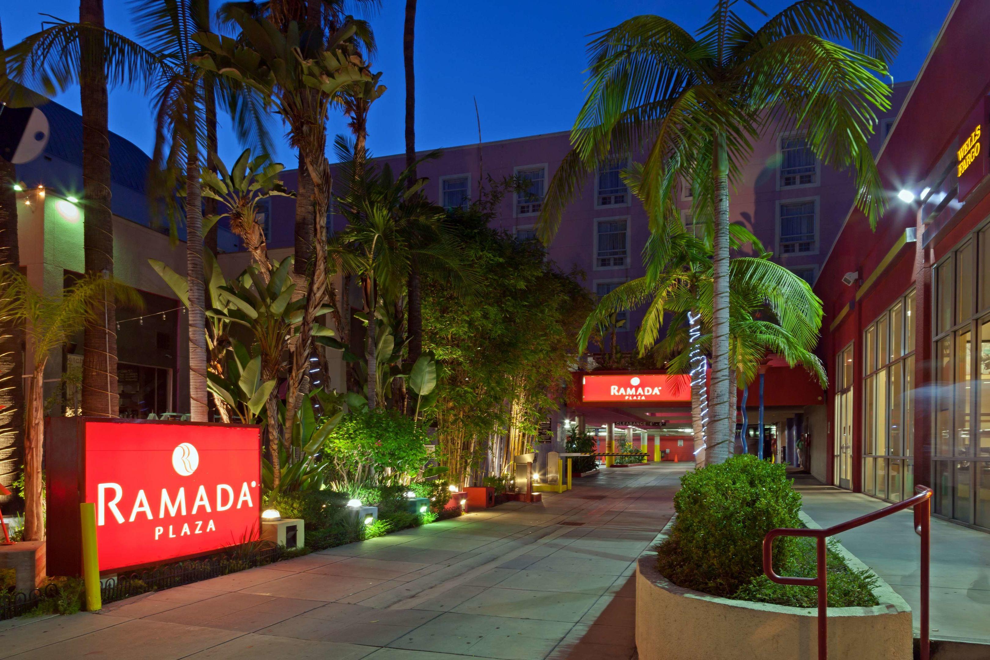 Ramada Plaza by Wyndham West Hollywood Hotel & Suites — photo 4