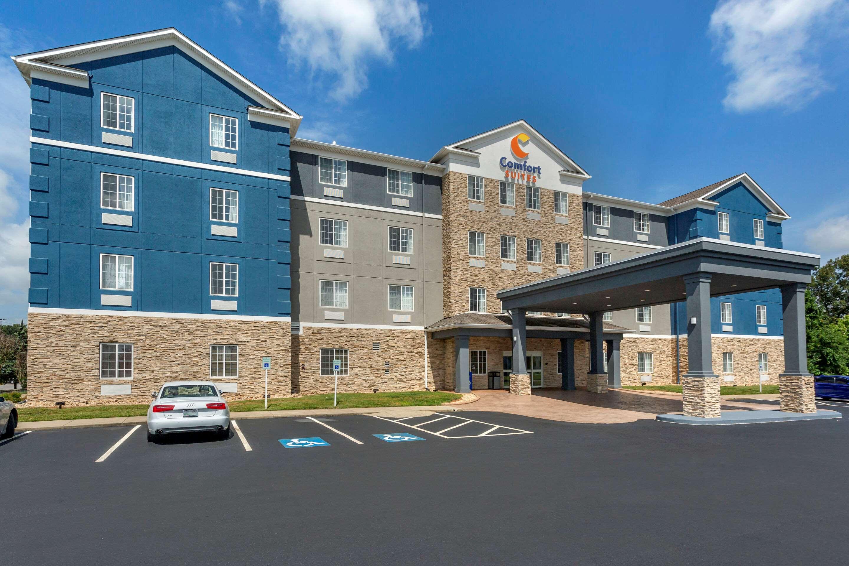 Comfort Suites — photo 3