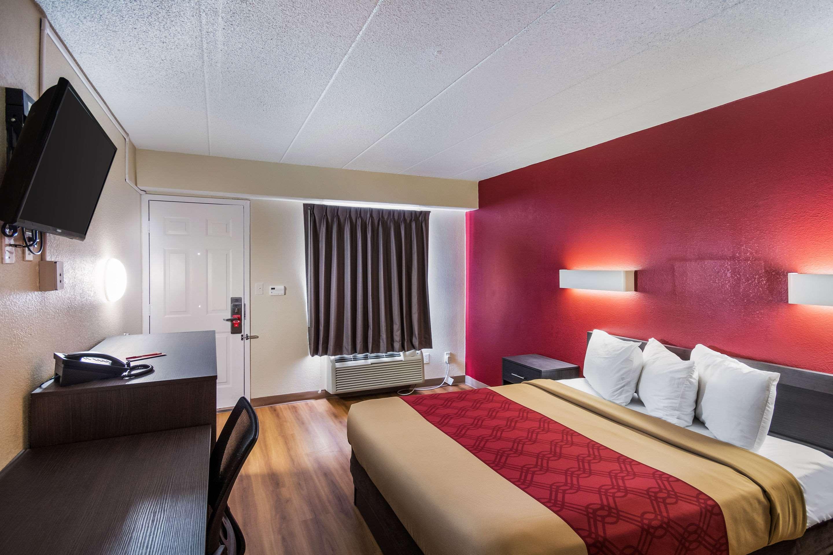 Econo Lodge Charleston East — photo 5