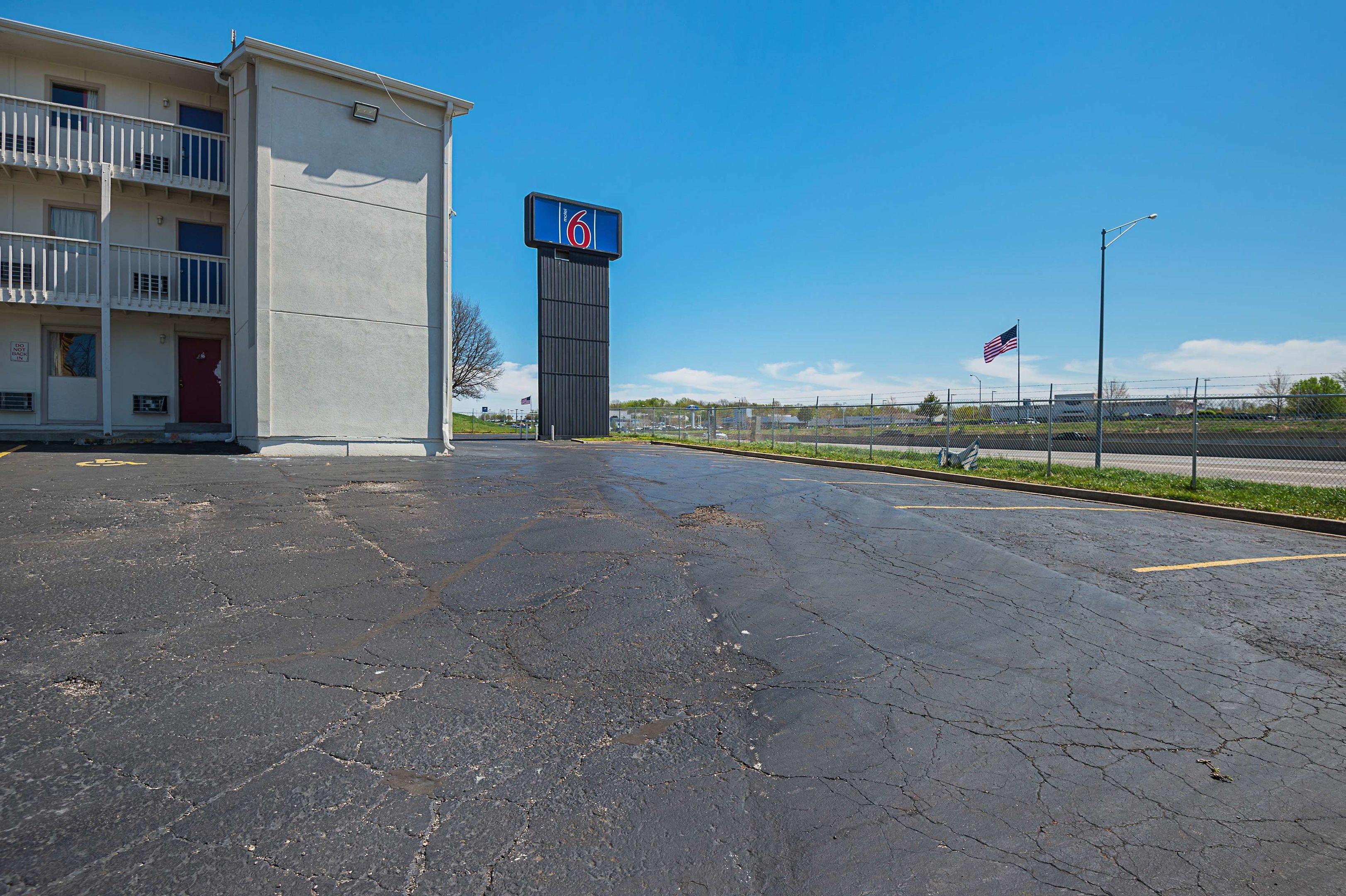 Motel 6 Blue Springs — photo 4