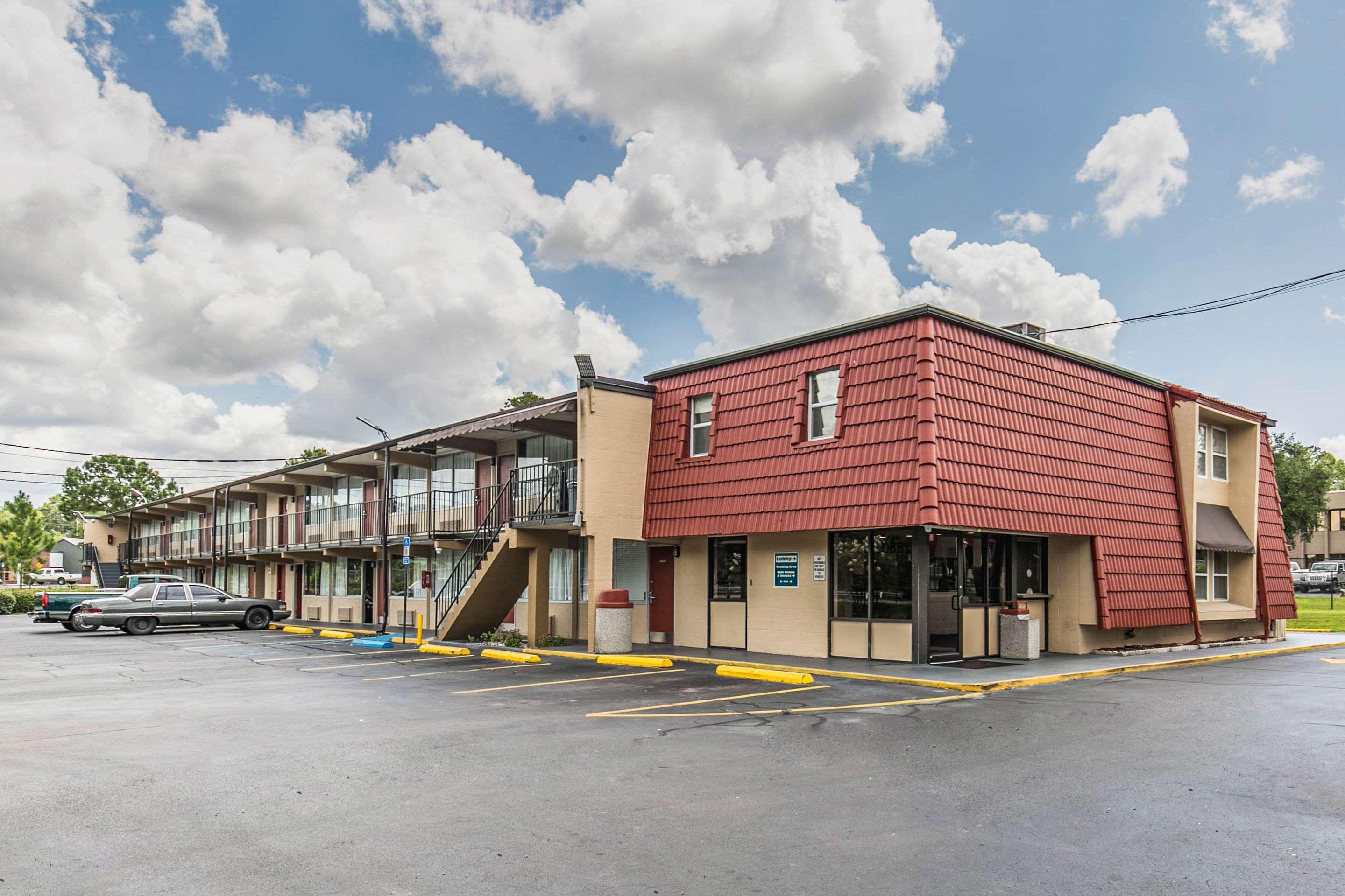 Econo Lodge North — photo 4