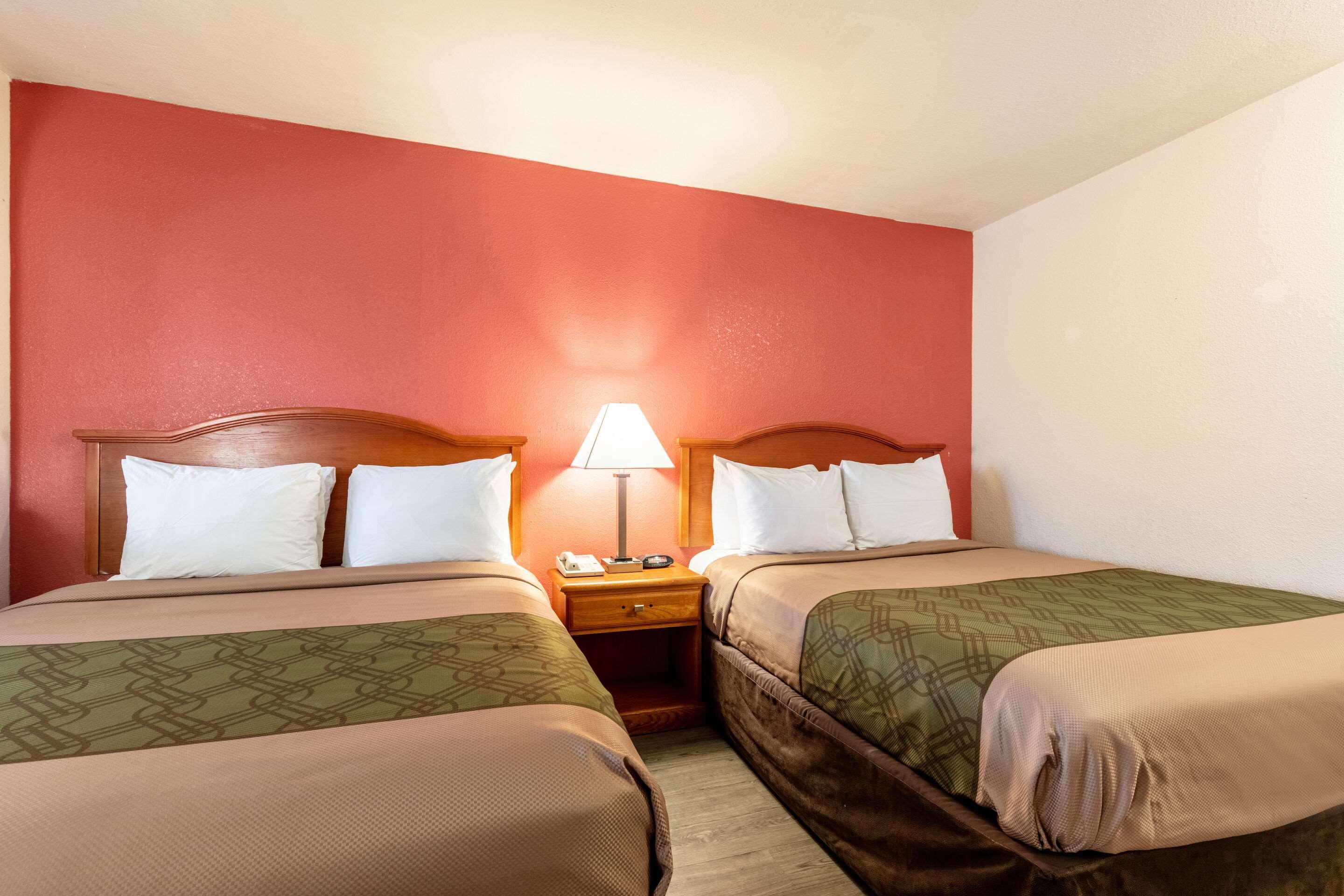 Econo Lodge Inn & Suites Memphis — photo 4
