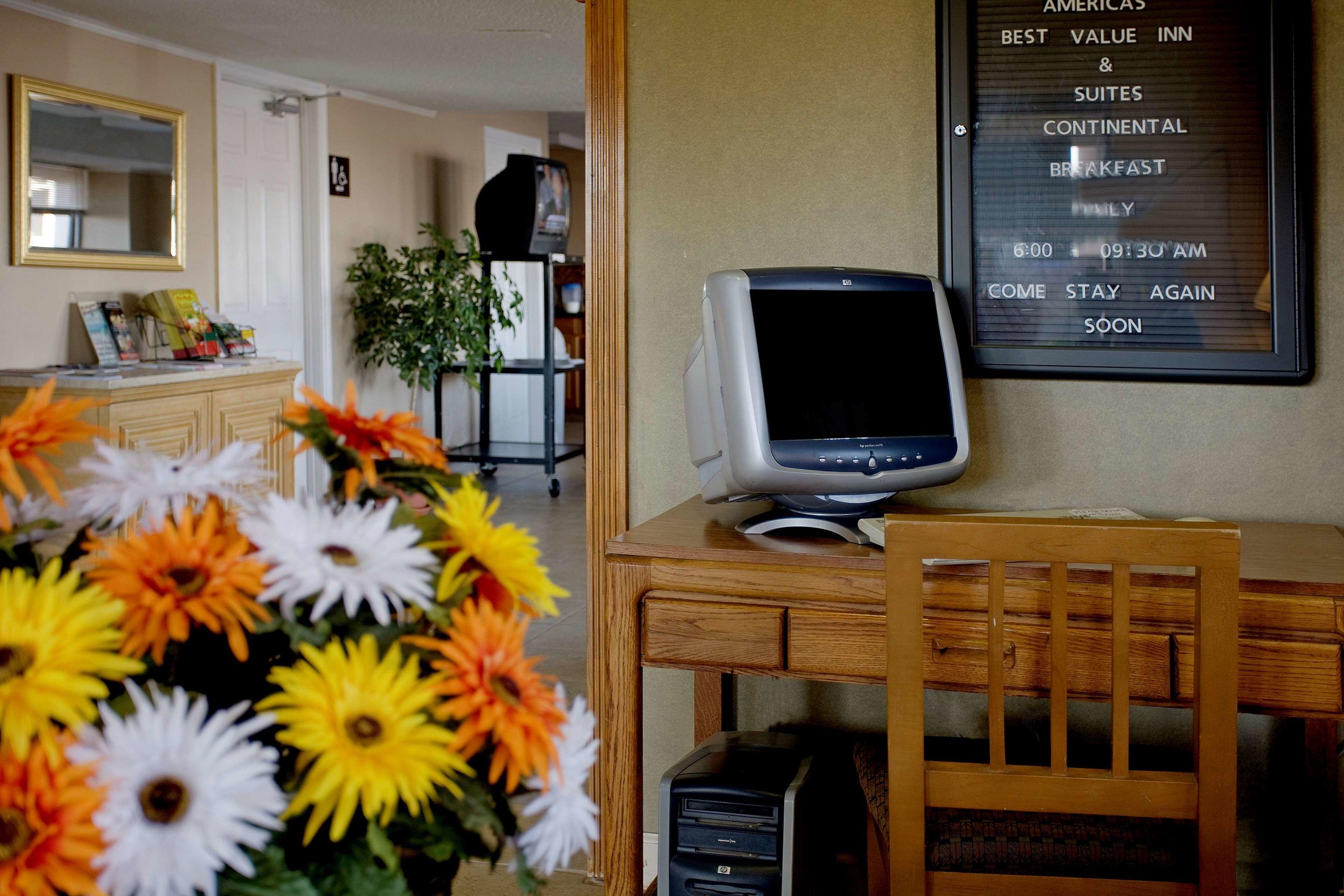 Americas Best Value Inn & Suites — photo 4