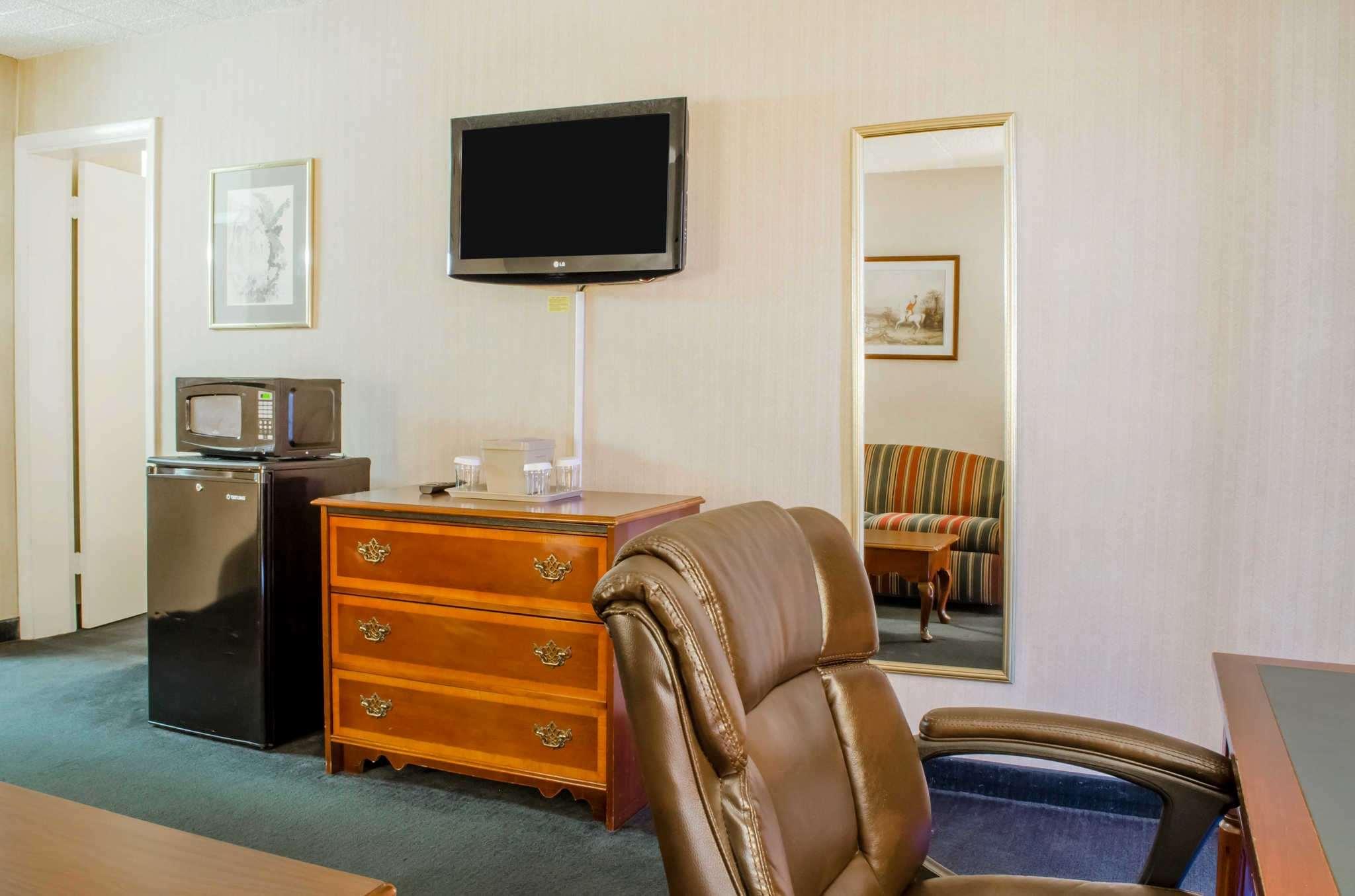 Quality Inn & Suites Burnham — photo 5
