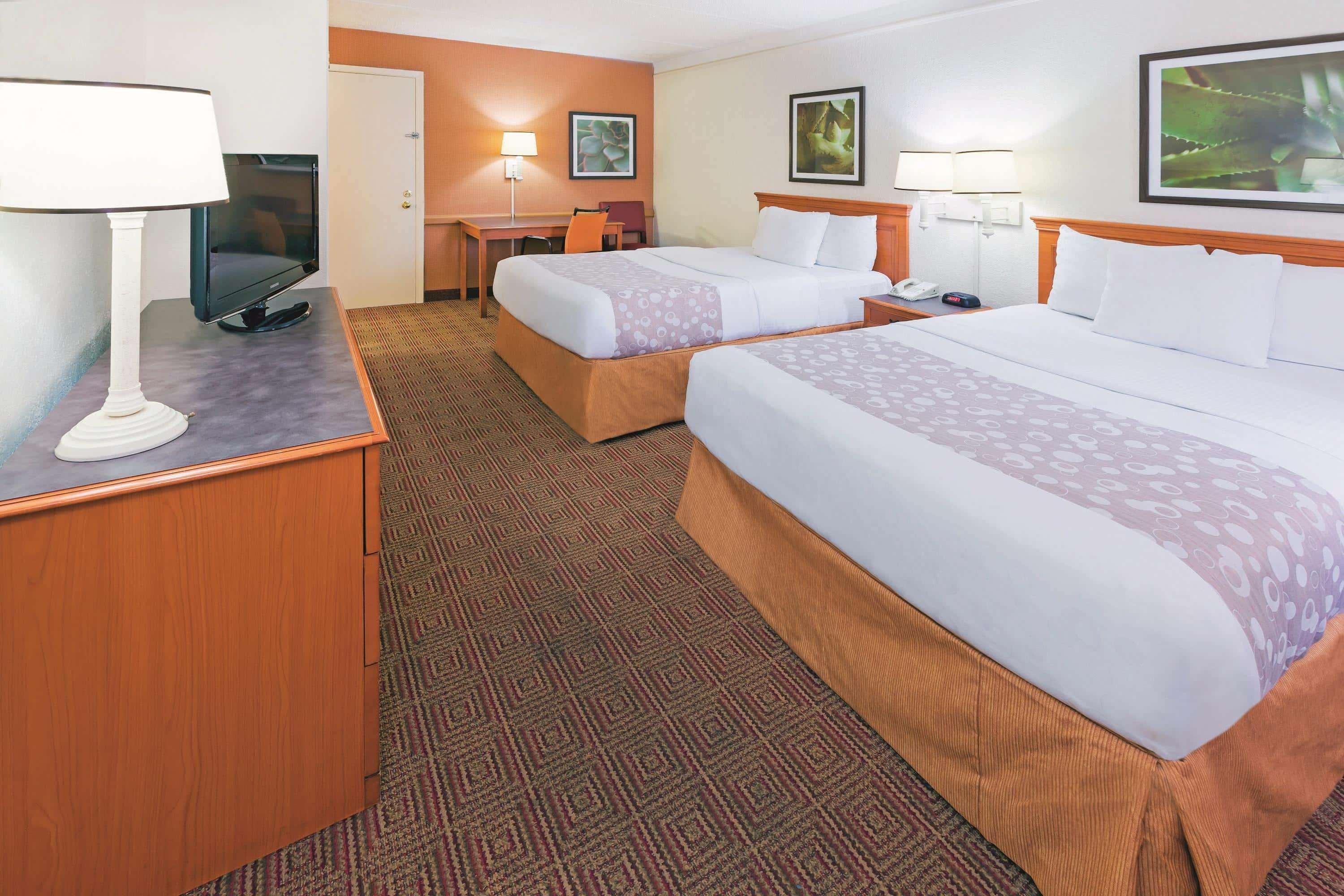 Super 8 by Wyndham San Antonio Near SeaWorld Ingram Park — photo 5