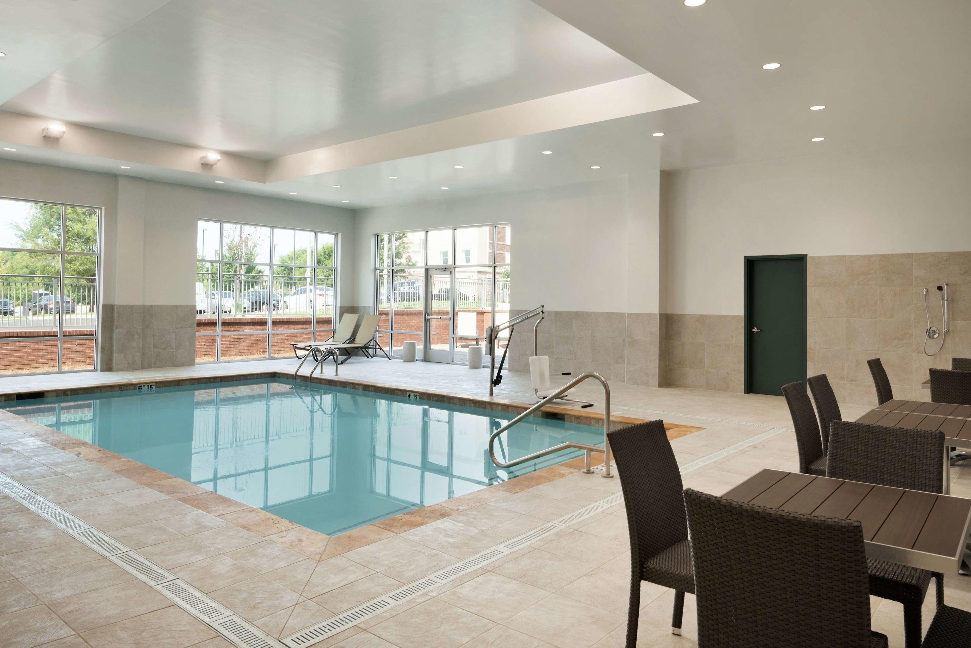 Embassy Suites Charlotte Ayrsley — photo 4