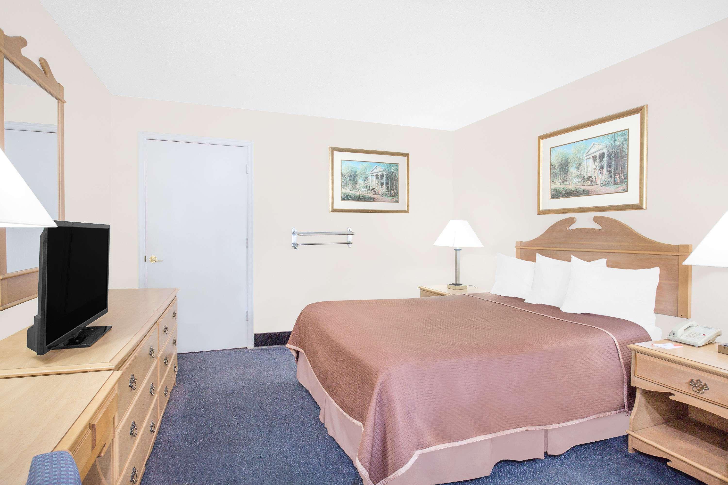 Howard Johnson by Wyndham Staunton — photo 5