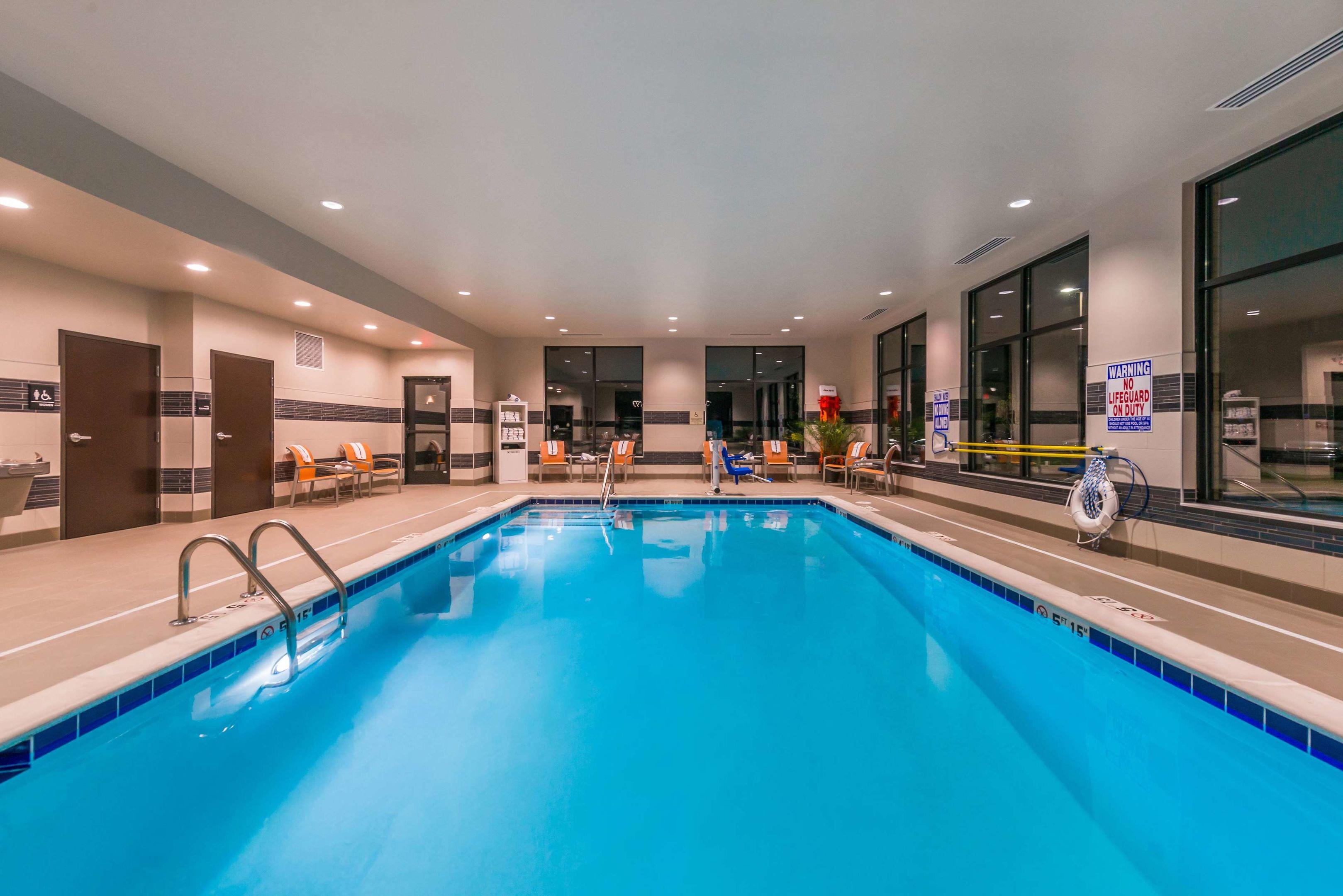 Hampton Inn & Suites Wixom — photo 4