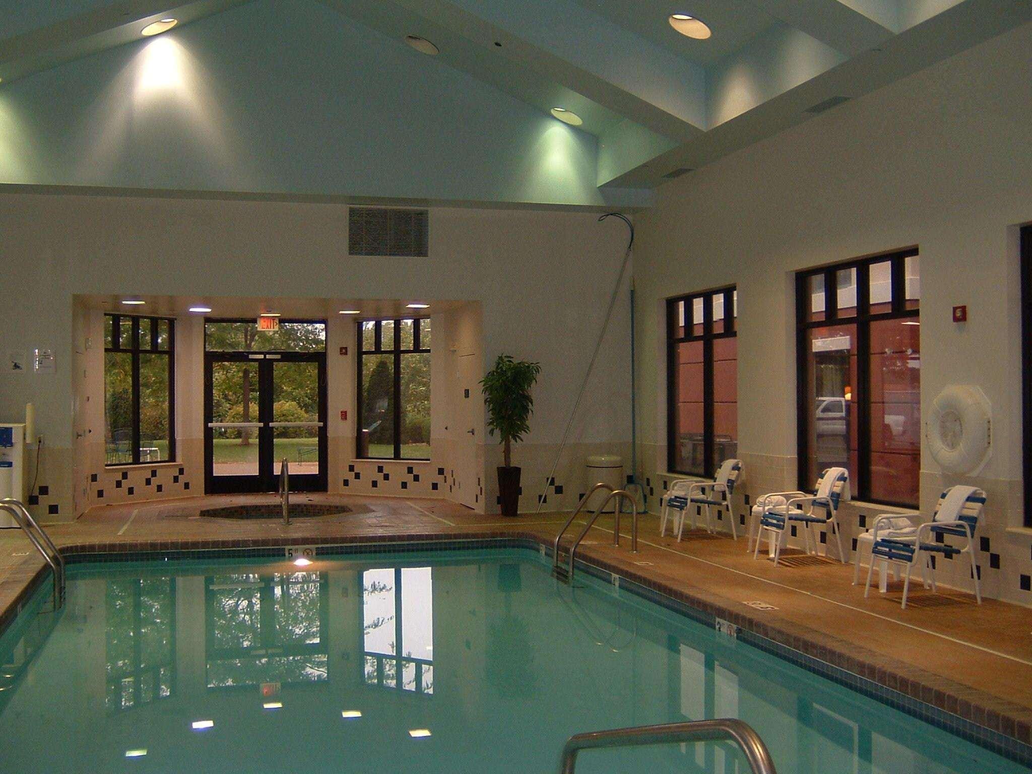 Hampton Inn & Suites Kansas City/Merriam — photo 4