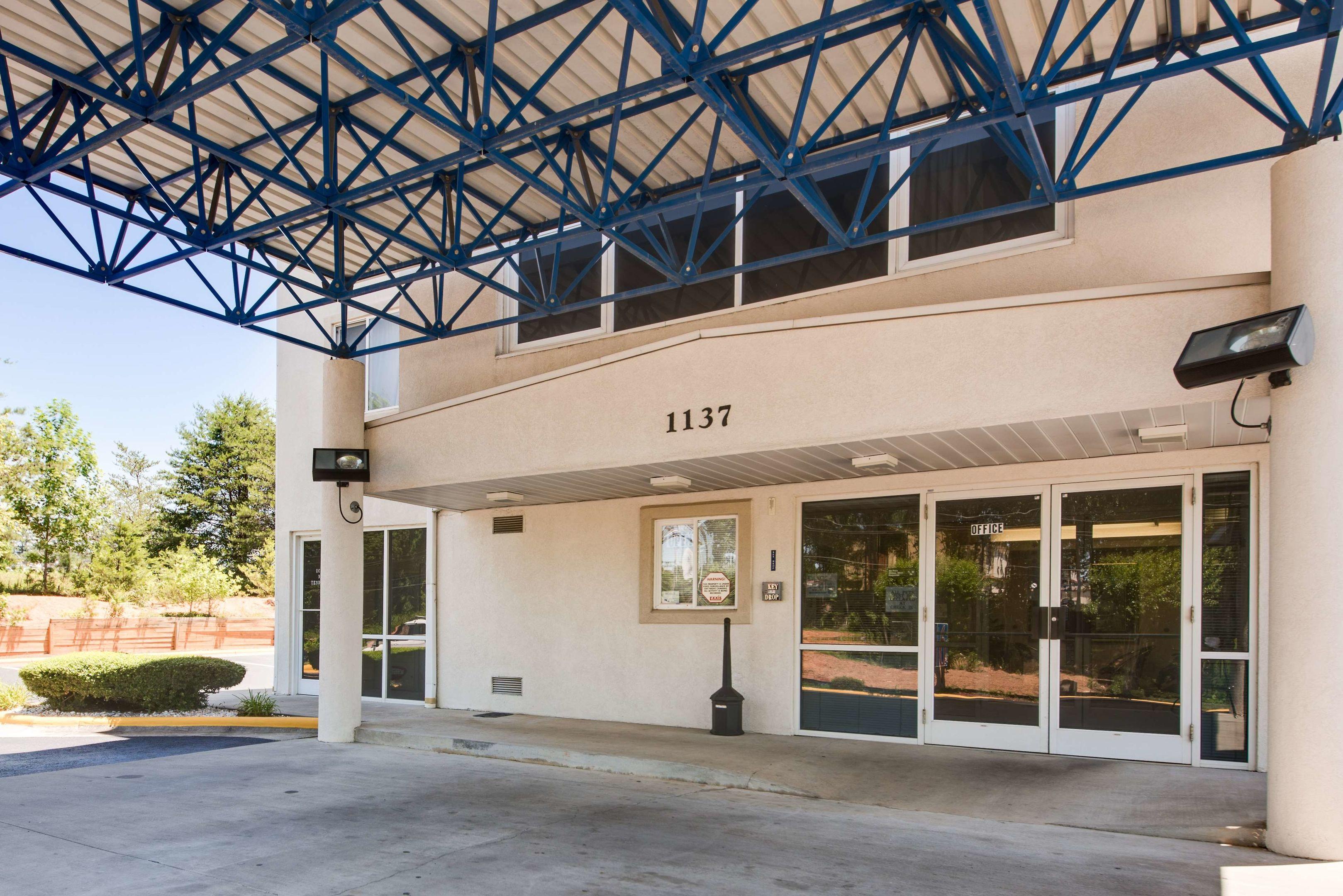 Motel 6 Statesville — photo 4