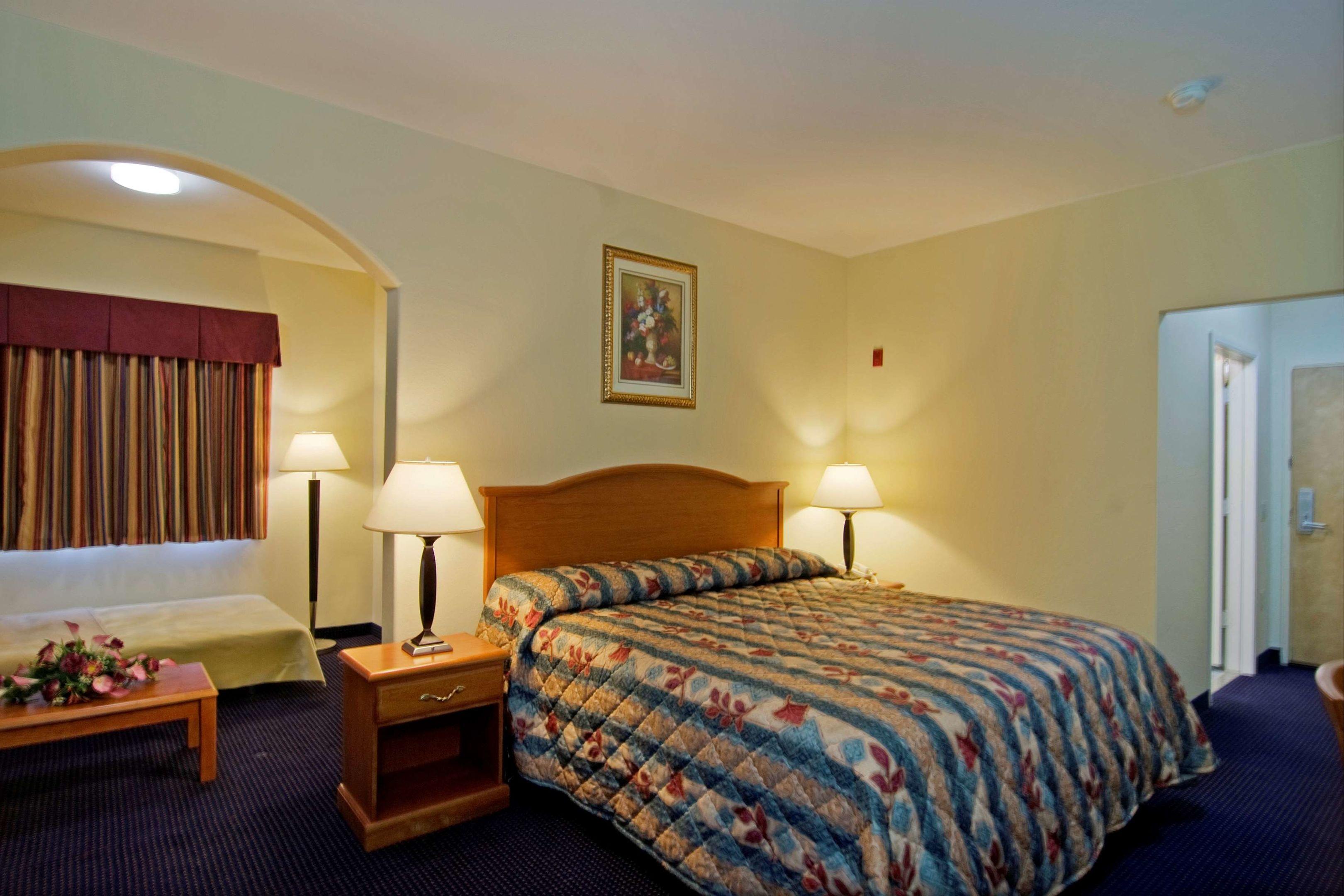 Americas Best Value Inn & Suites-Bush Int'l Airport — photo 5