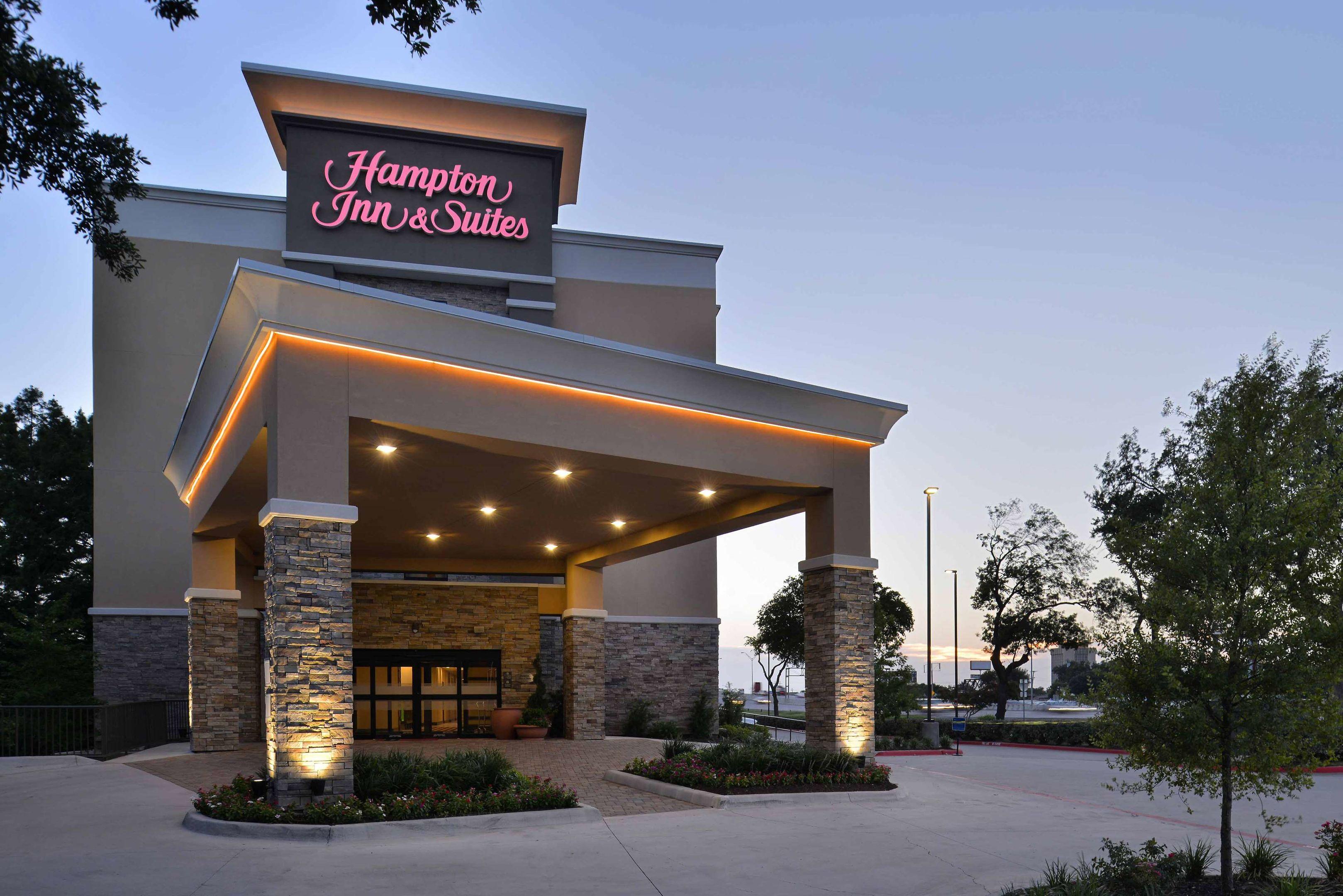 Hampton Inn & Suites Dallas Market Center — photo 5
