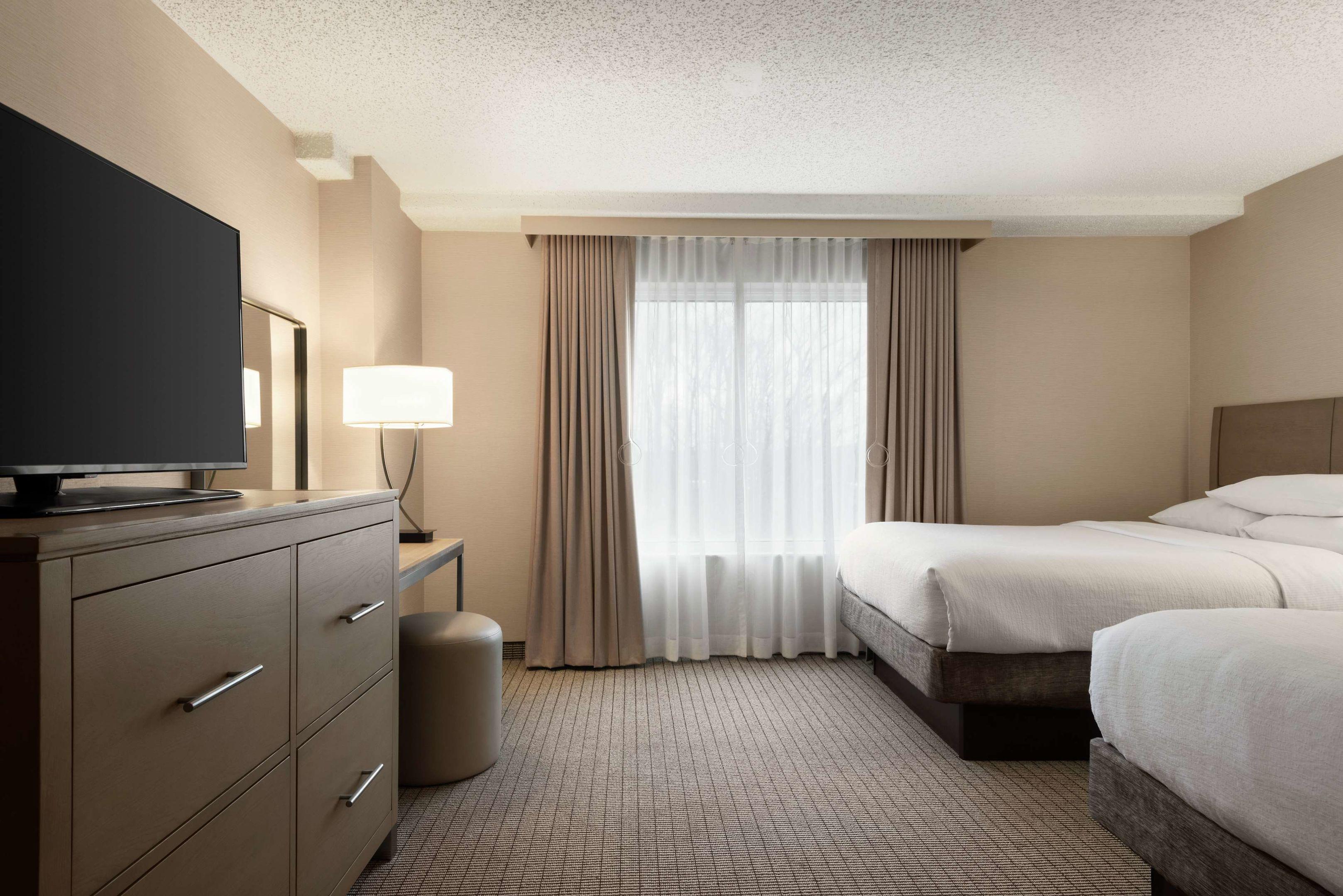 Embassy Suites Cleveland Rockside — photo 5