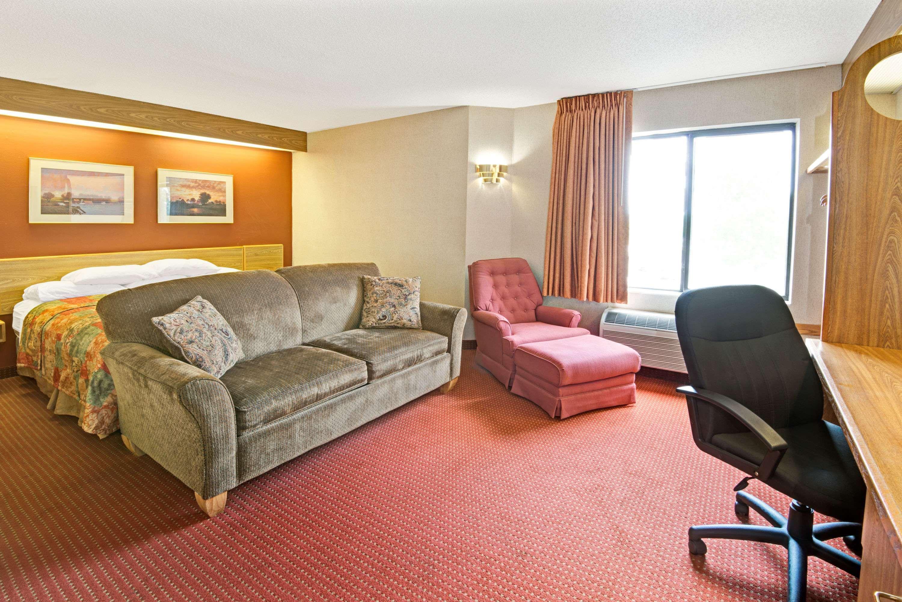 Days Inn by Wyndham Olathe Medical Center — photo 4