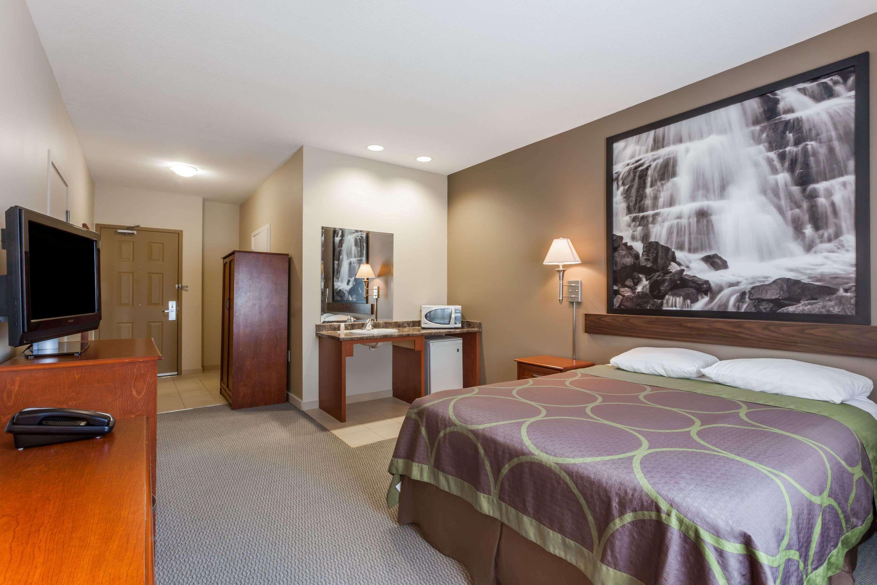 Super 8 by Wyndham Abbotsford BC — photo 5