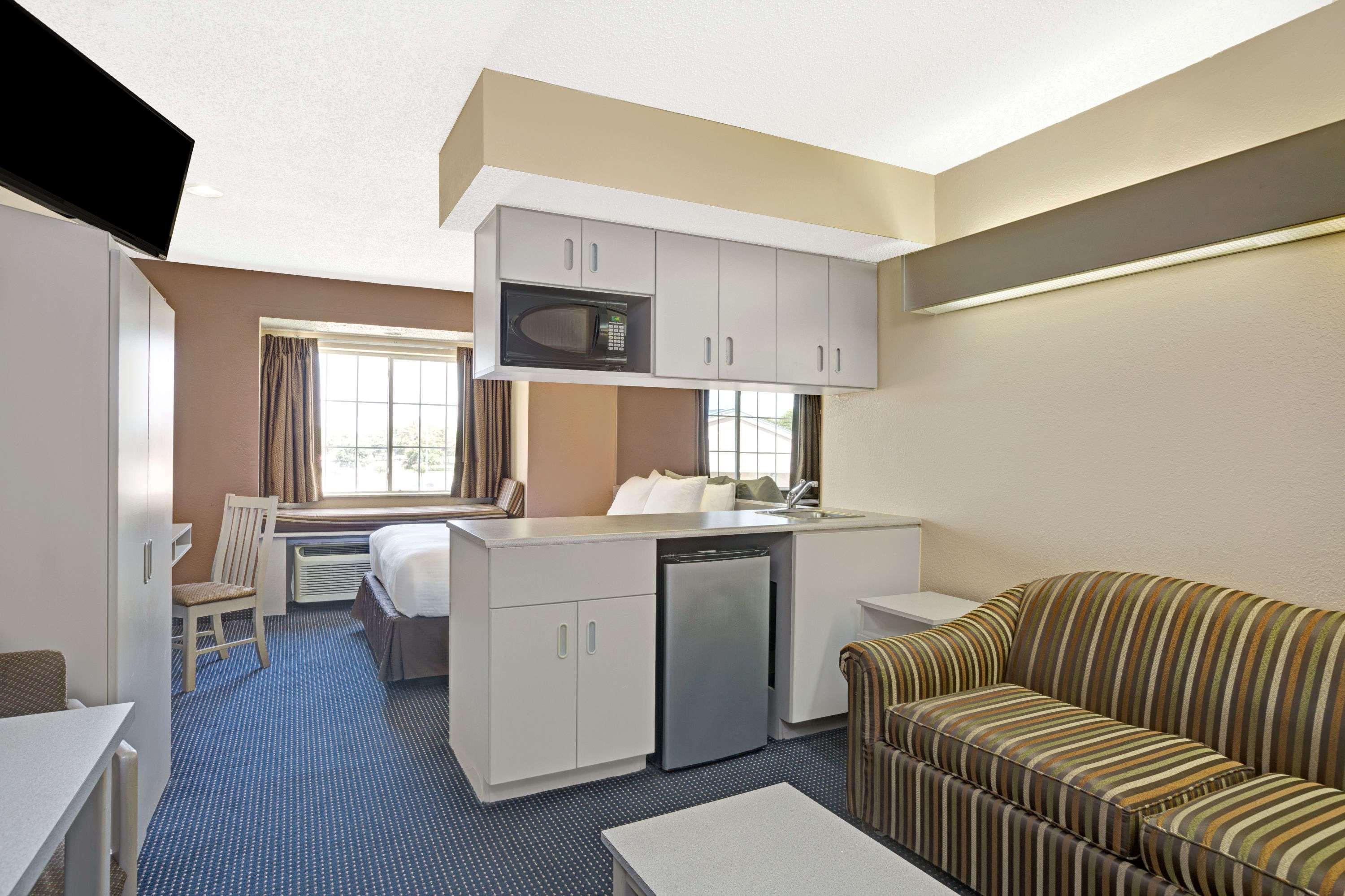 Microtel Inn & Suites by Wyndham Houston — photo 5