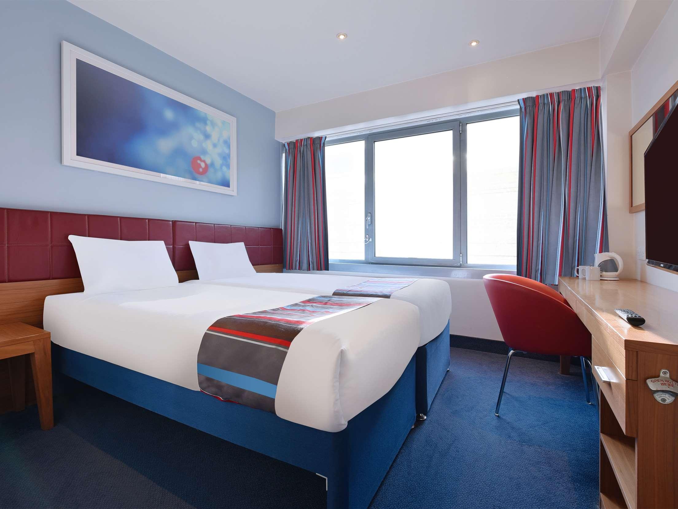 Travelodge London Central Aldgate East — photo 3