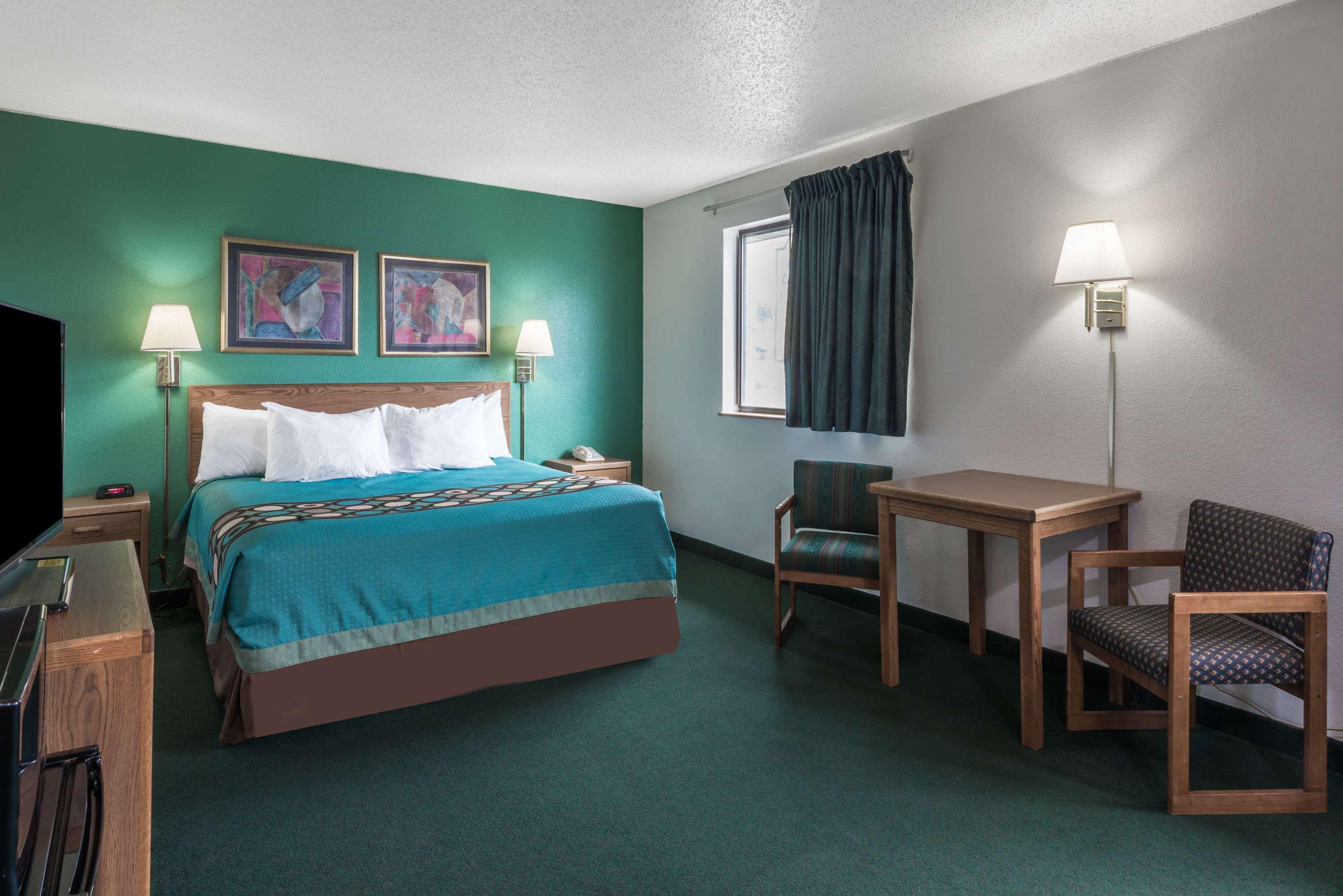 Super 8 by Wyndham New Stanton — photo 4