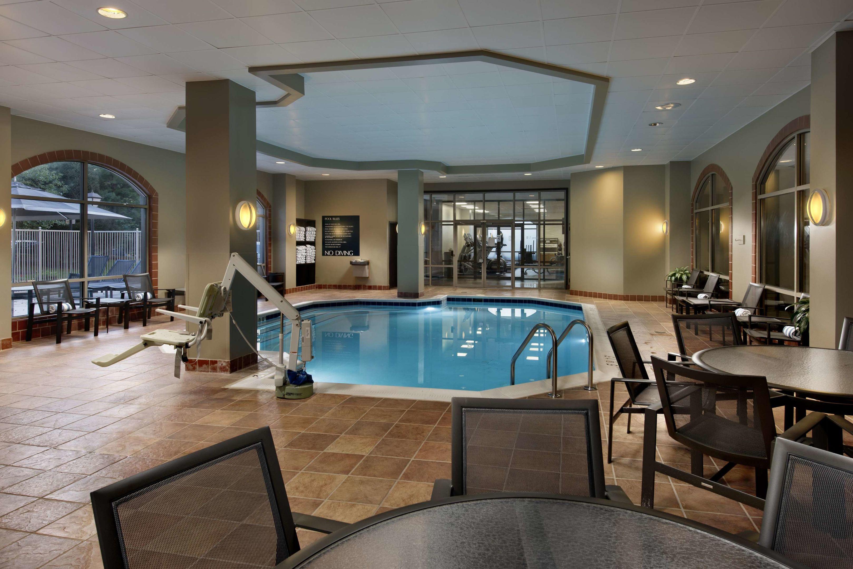 Embassy Suites by Hilton Dulles Airport — photo 3