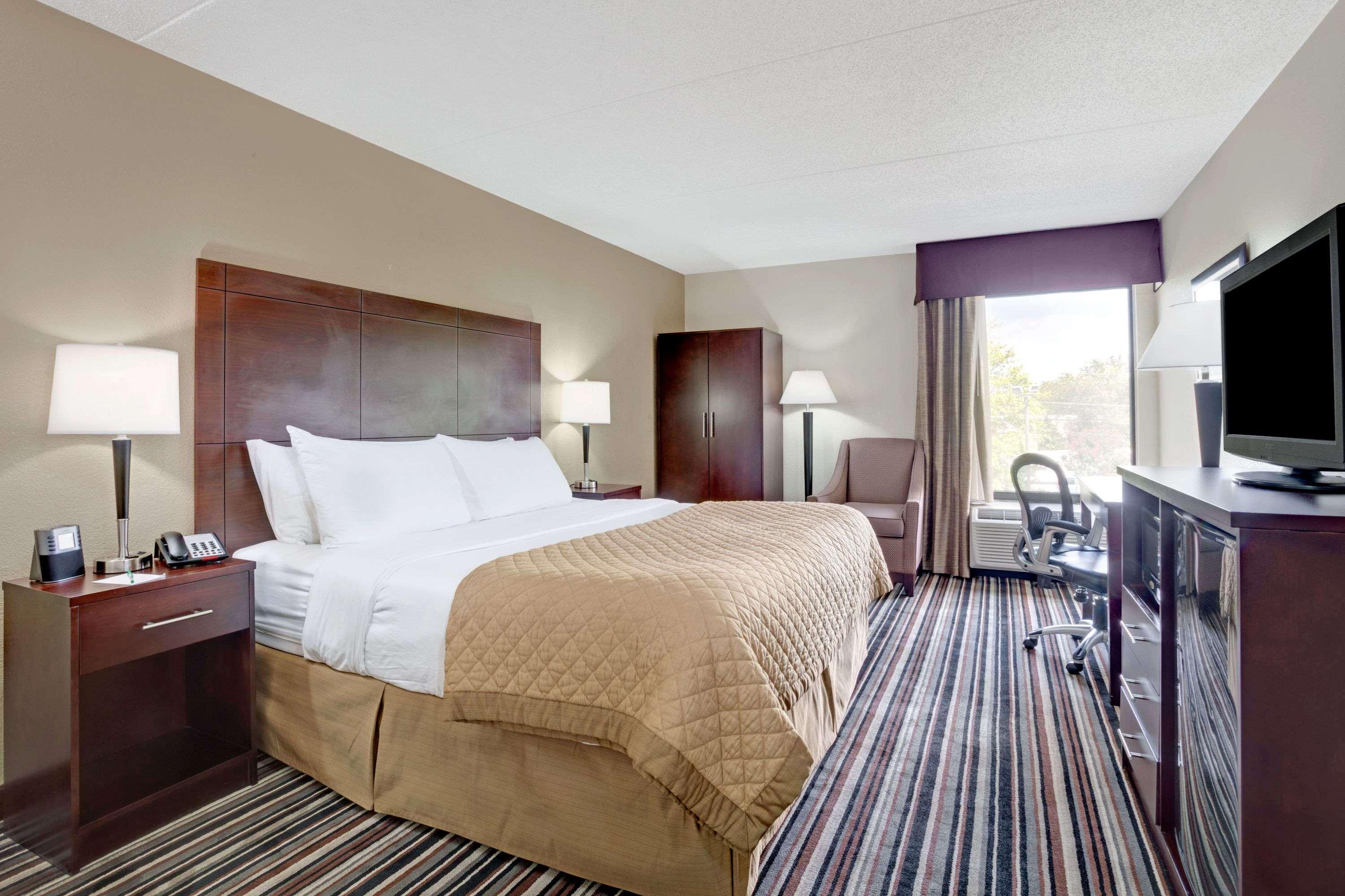 Wyndham Garden Charlotte Executive Park — photo 4