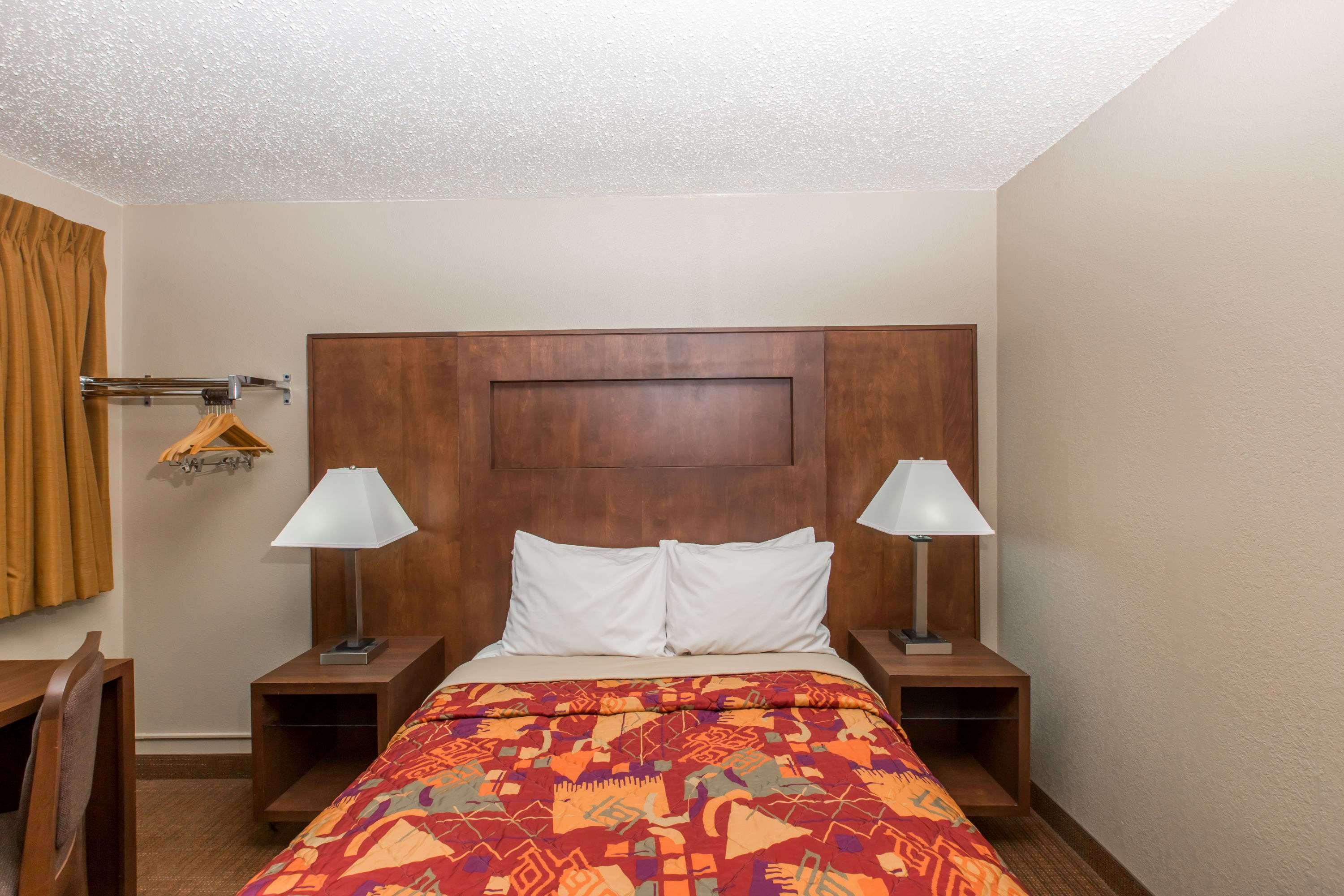 Days Inn by Wyndham Pierre — photo 3