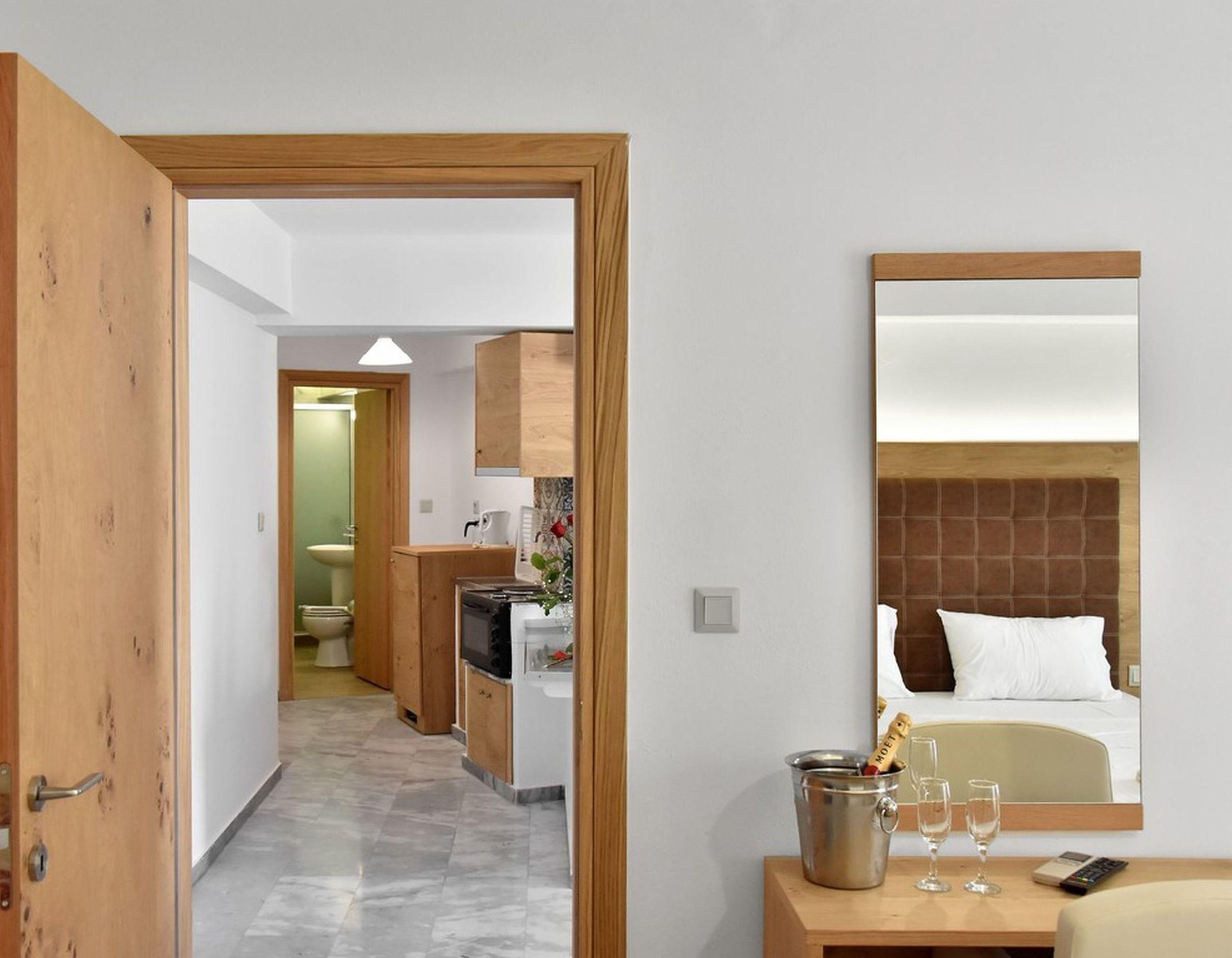 Artemis Hotel Apartments — photo 4