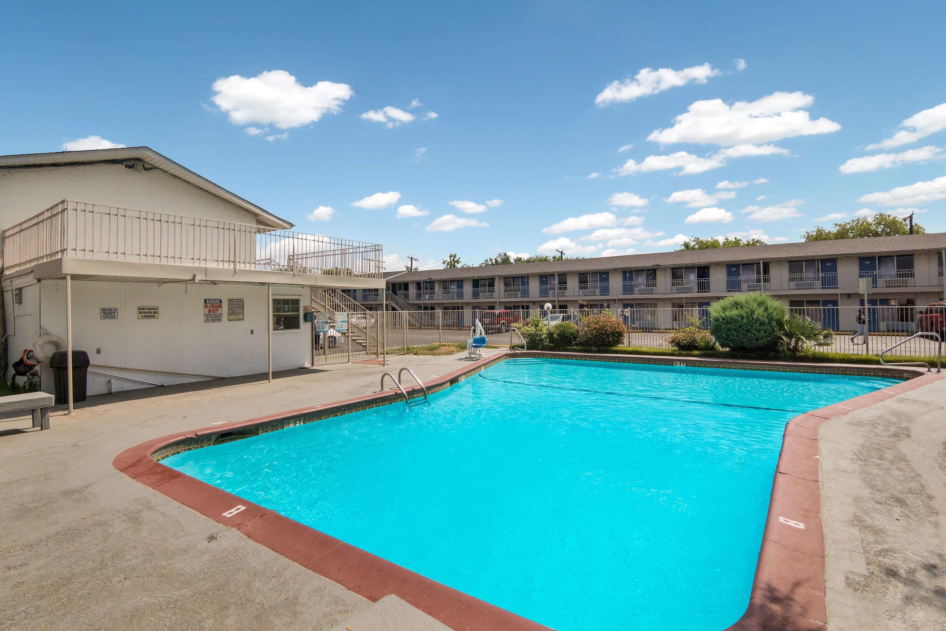 Motel 6 Fort Worth Seminary — photo 4