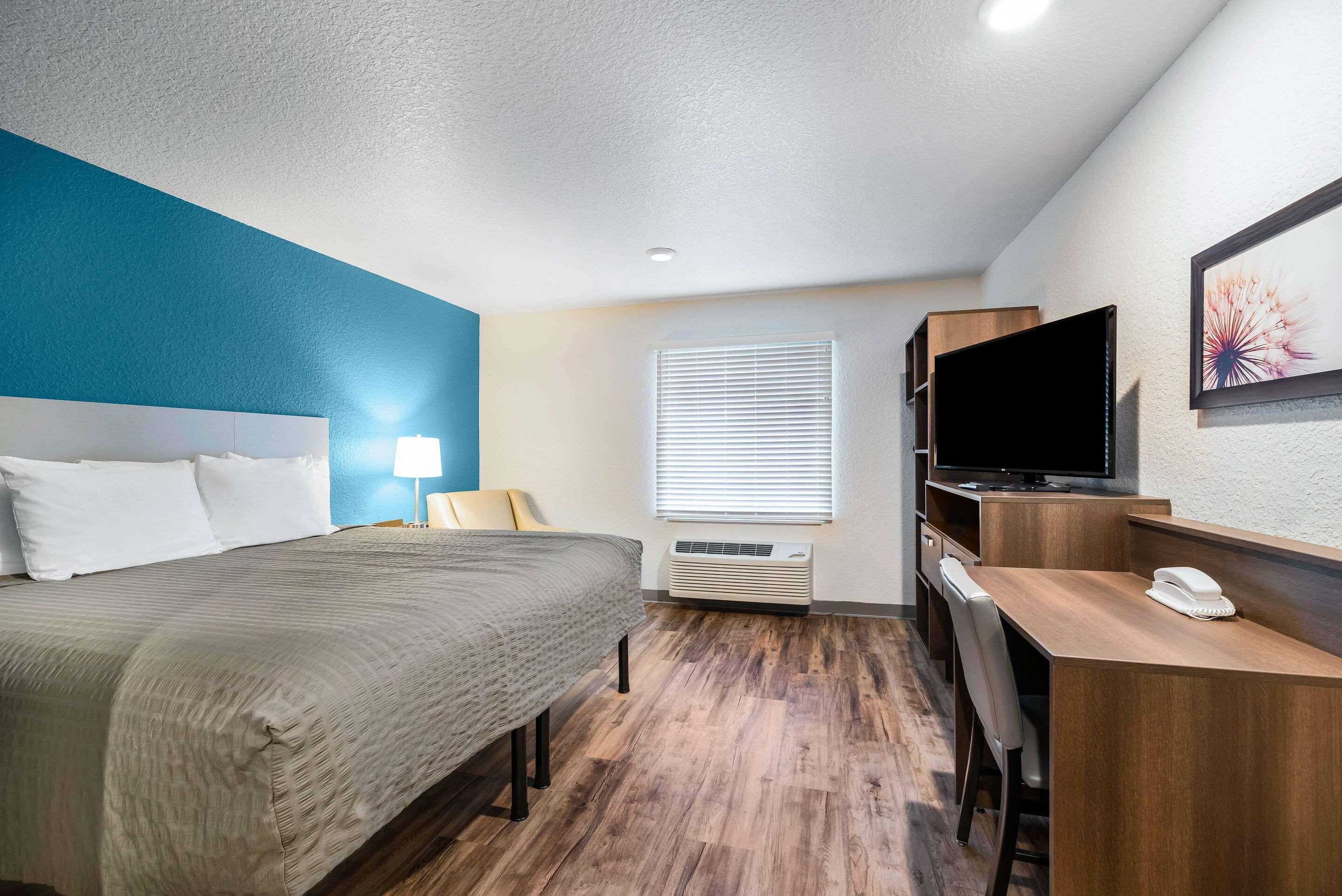 WoodSpring Suites Davenport — photo 4
