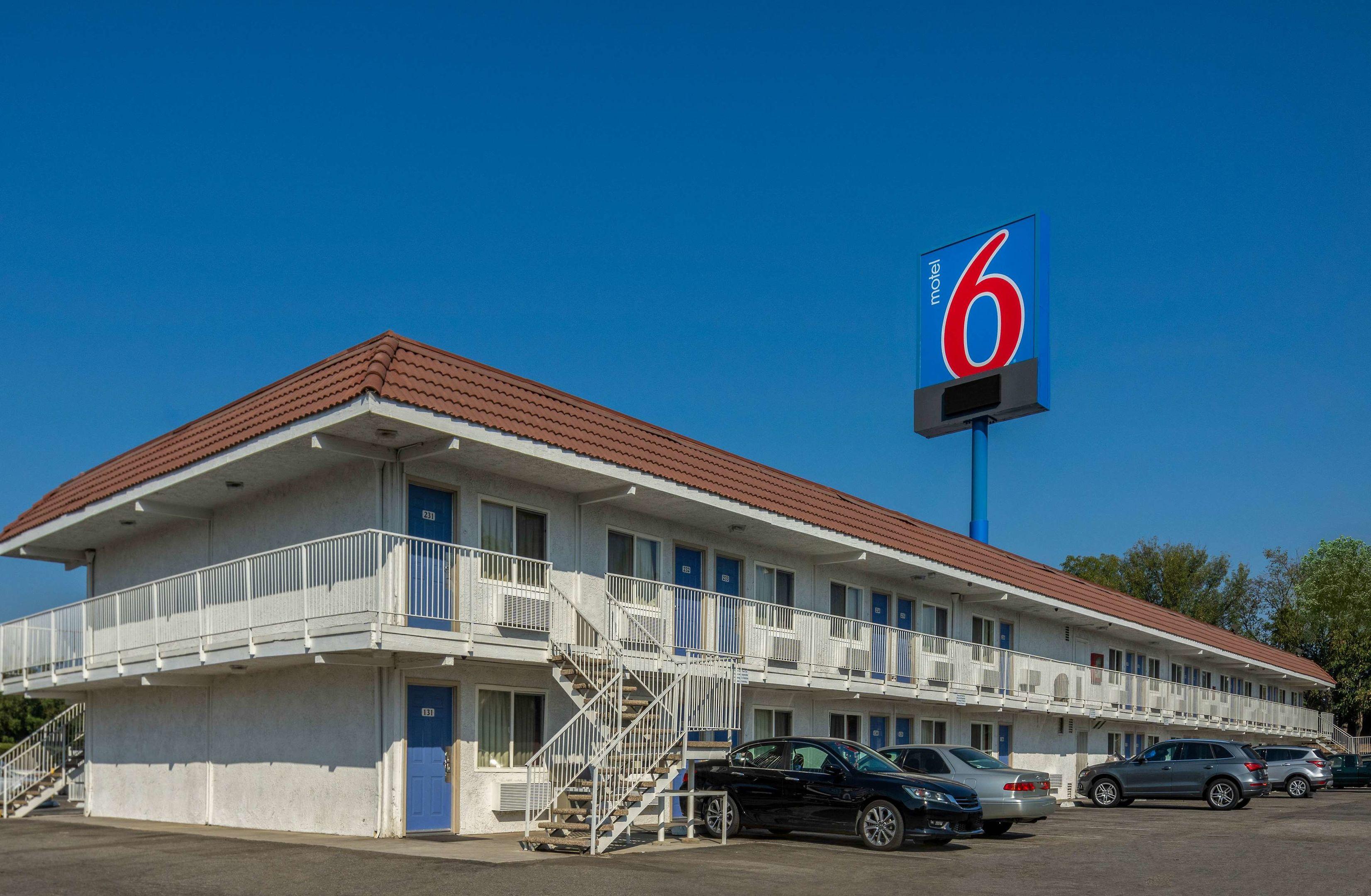 Motel 6 Los Angeles - Van Nuys/North Hills — photo 3