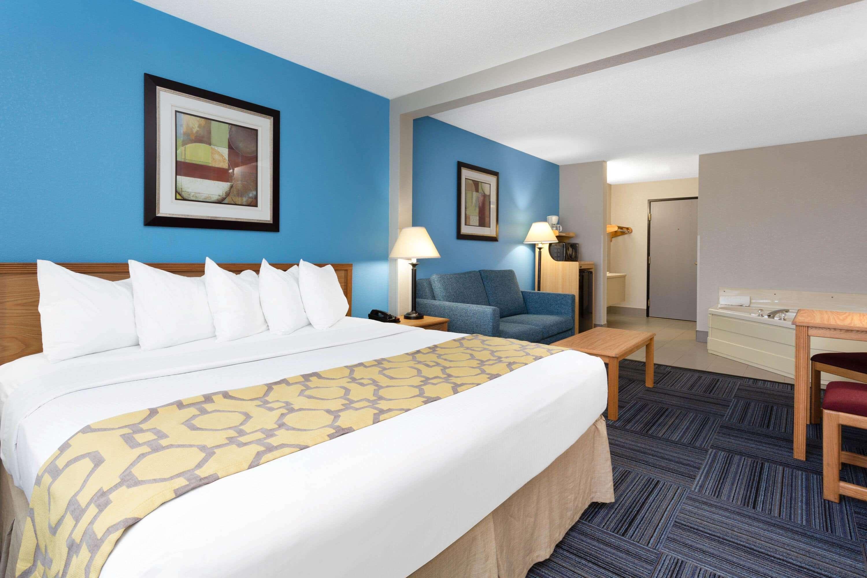 Baymont Inn & Suites Marinette — photo 4