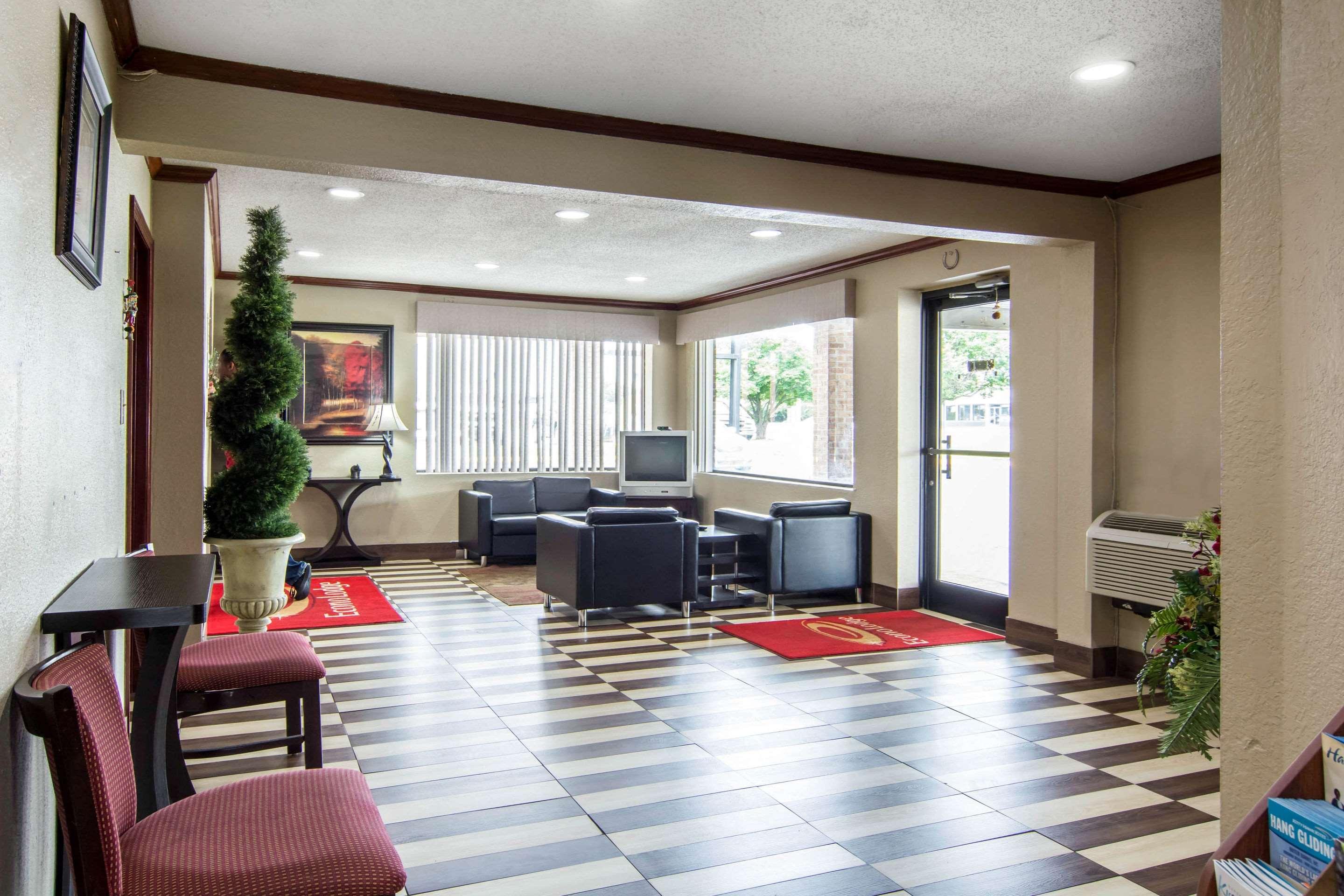 Econo Lodge Weldon - Roanoke Rapids — photo 4